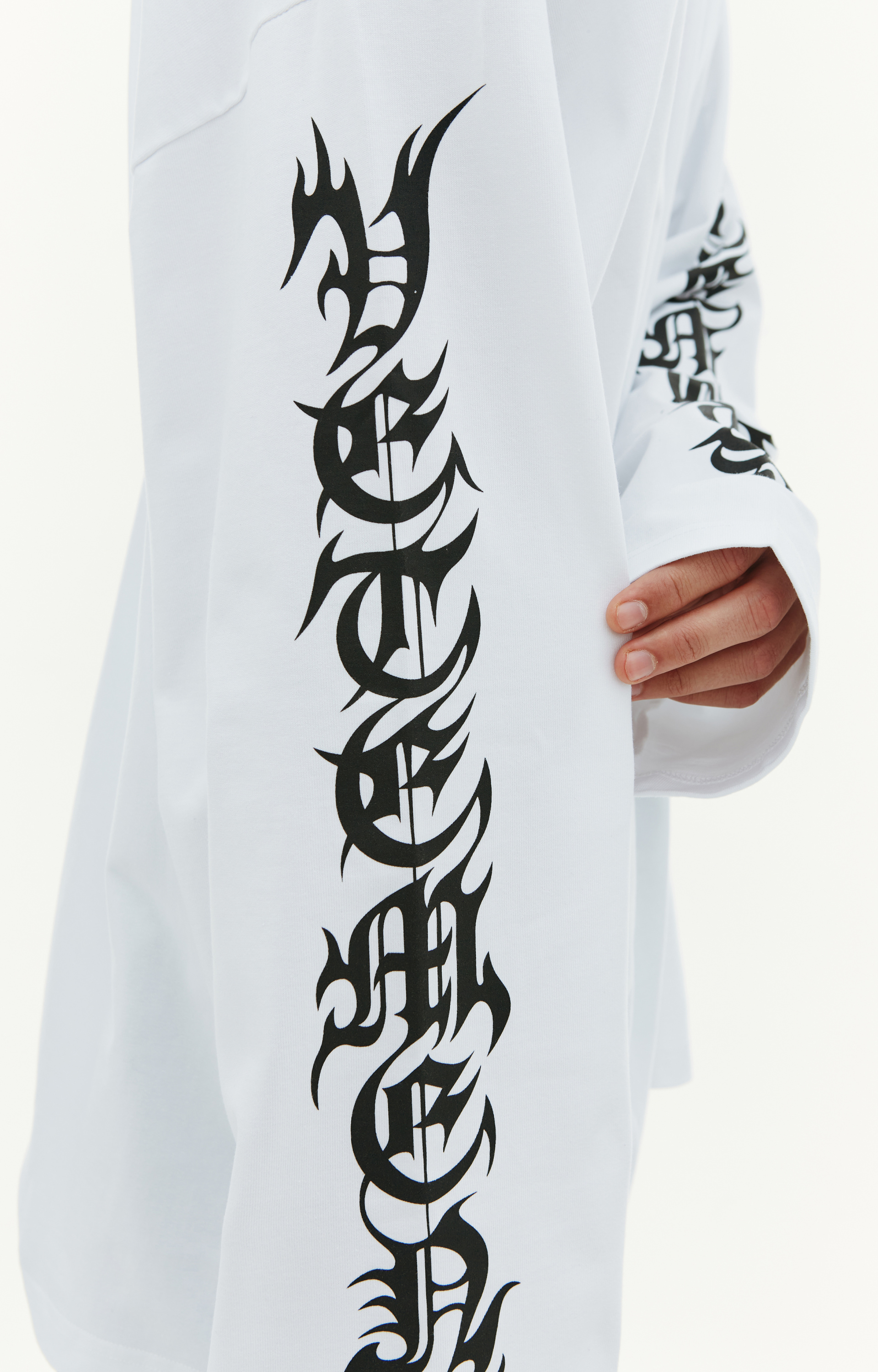 VETEMENTS Gothic printed longsleeve