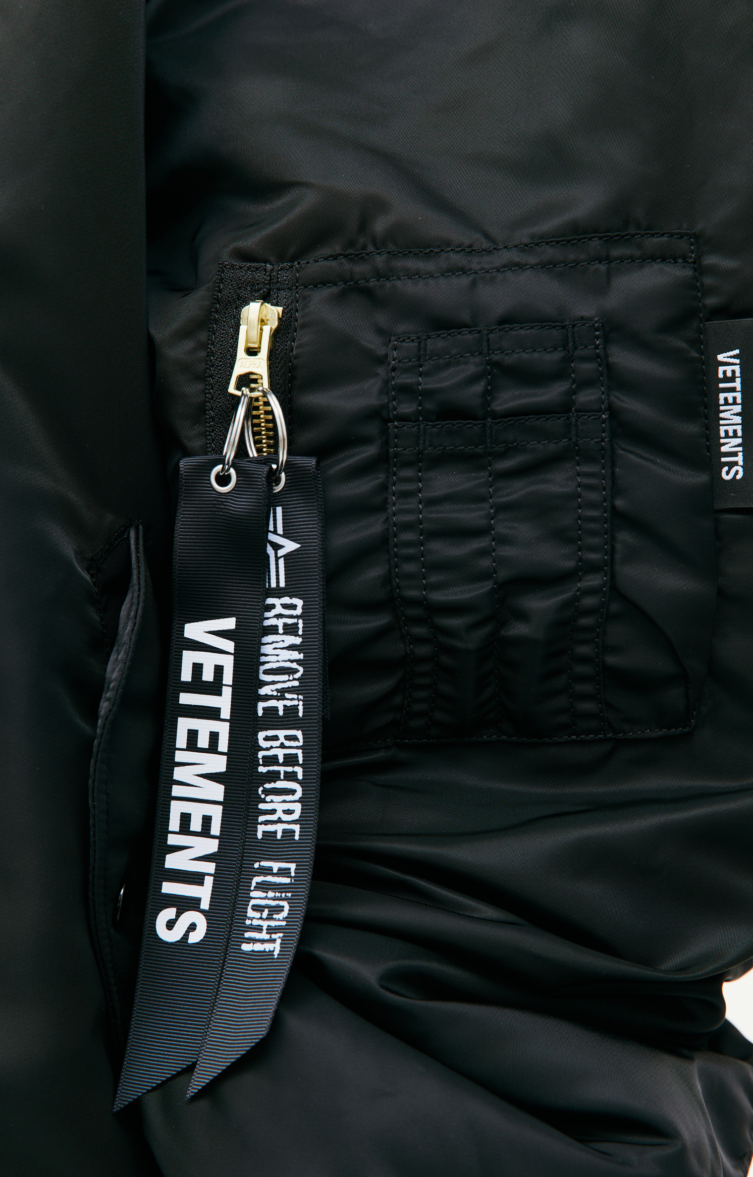 VETEMENTS Двусторонний бомбер VETEMENTS x Alpha Industries с капюшоном