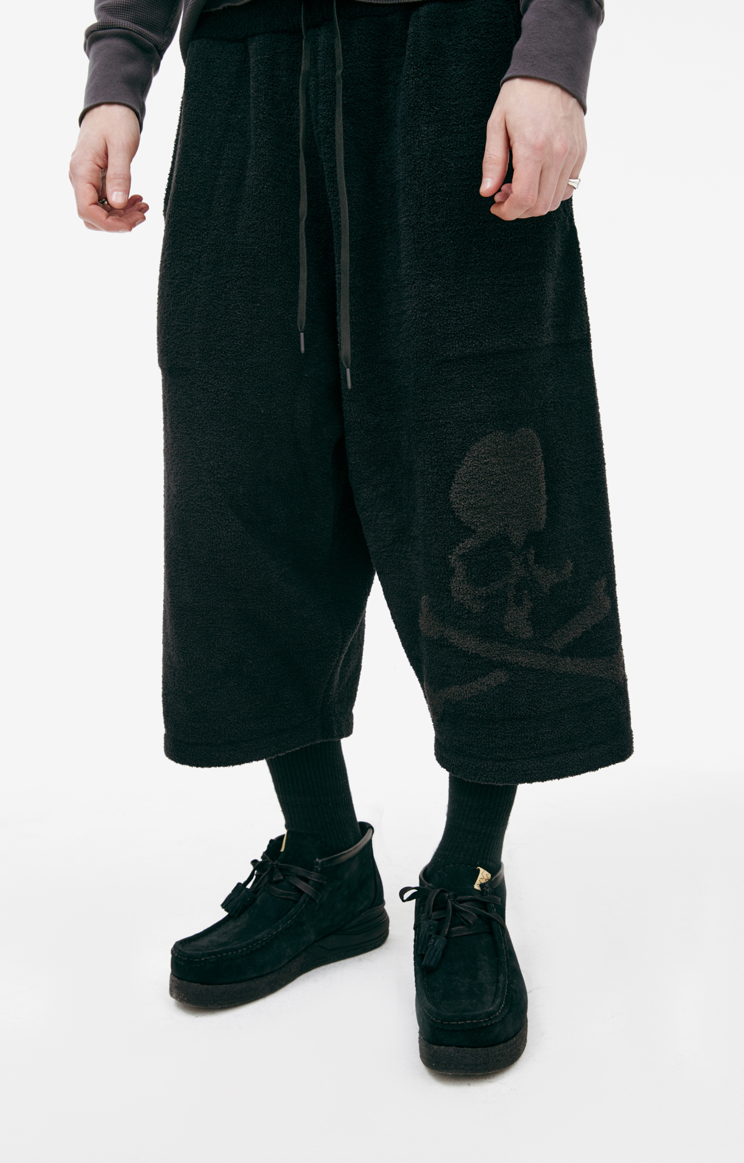 Mastermind WORLD Black logo shorts