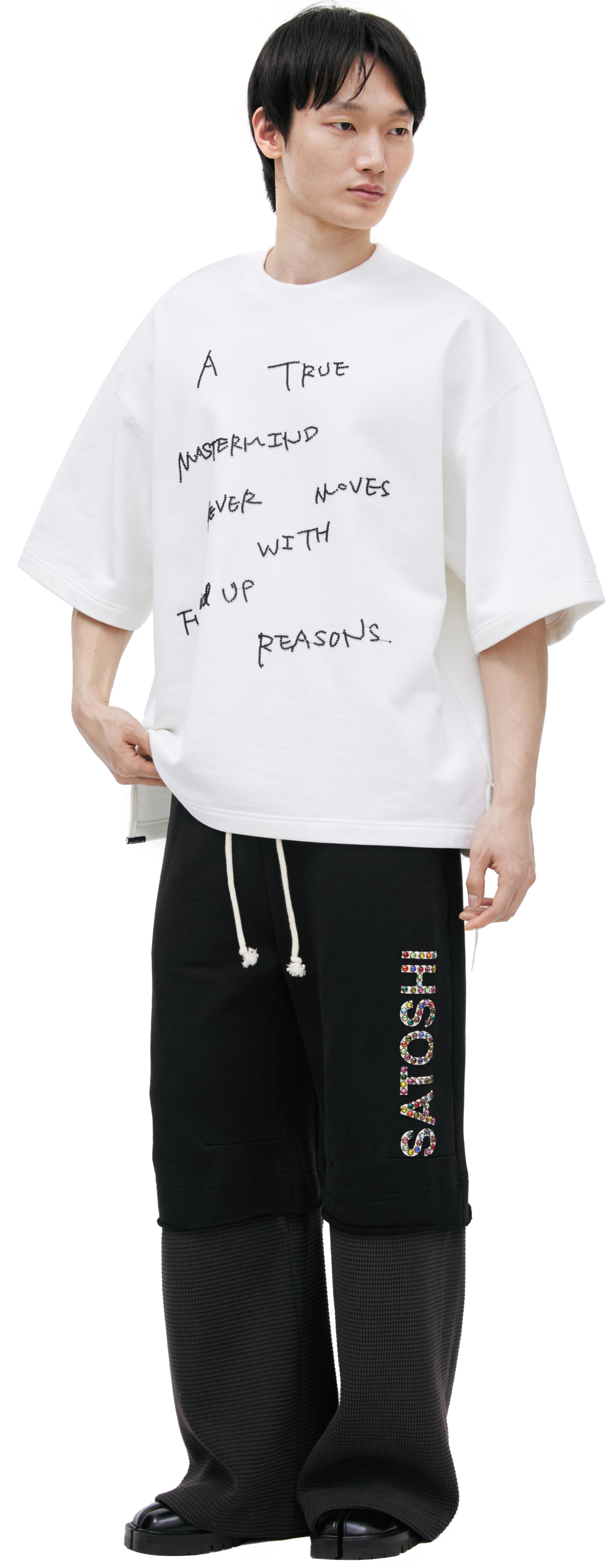 Mastermind WORLD T-shirt with an embroidered logo