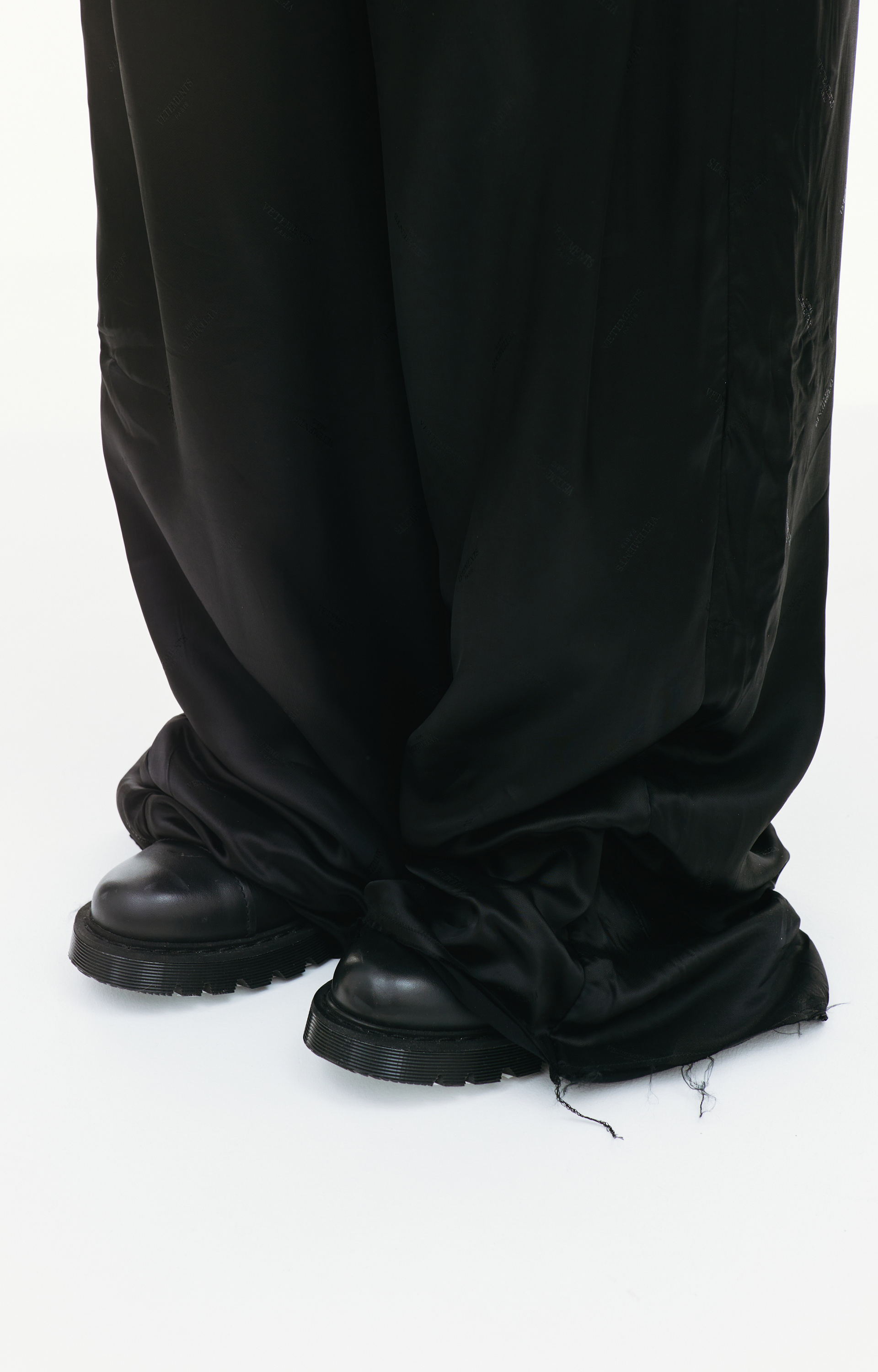 VETEMENTS Straight-leg lining trousers