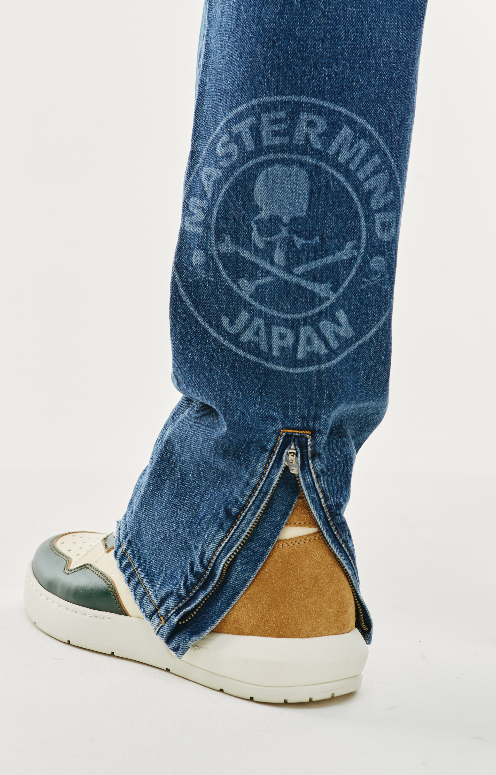 Mastermind WORLD Tapered indigo jeans