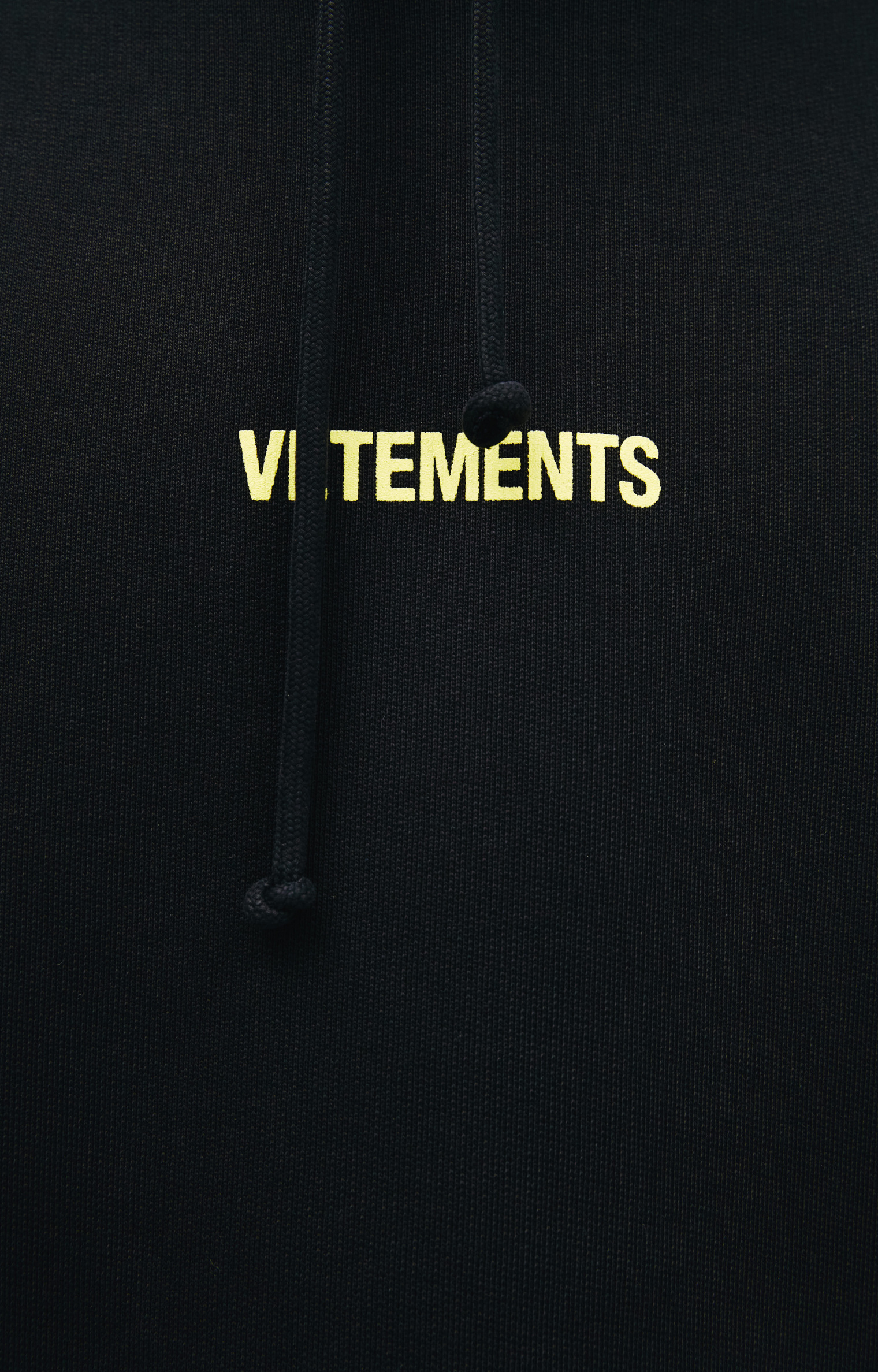 VETEMENTS Logo Label Hoodie in black