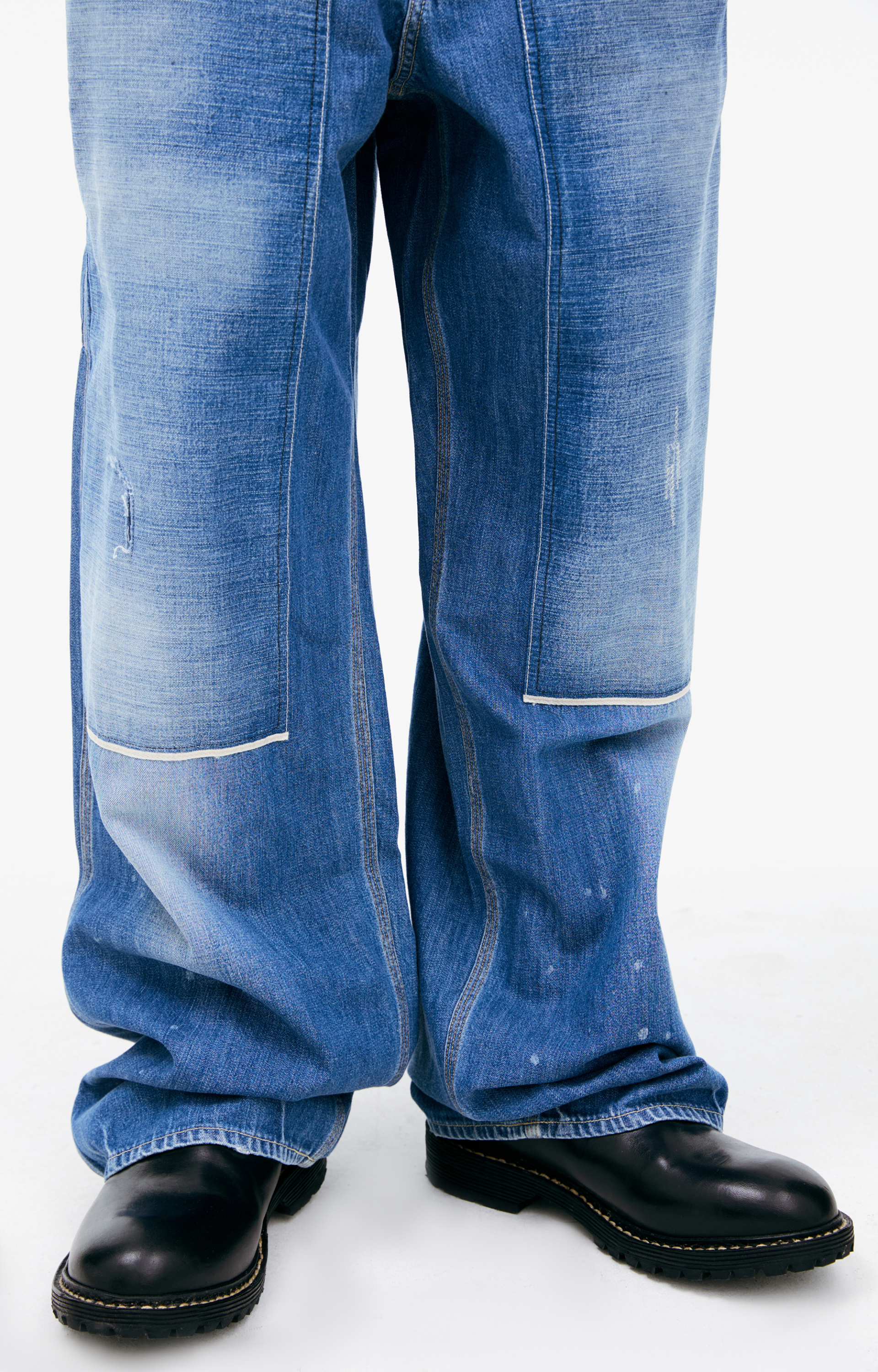 visvim Брюки-0125105005014 джинсы высокая посадка,выстир. колени. большие карманы,бананы,в краске,голубые