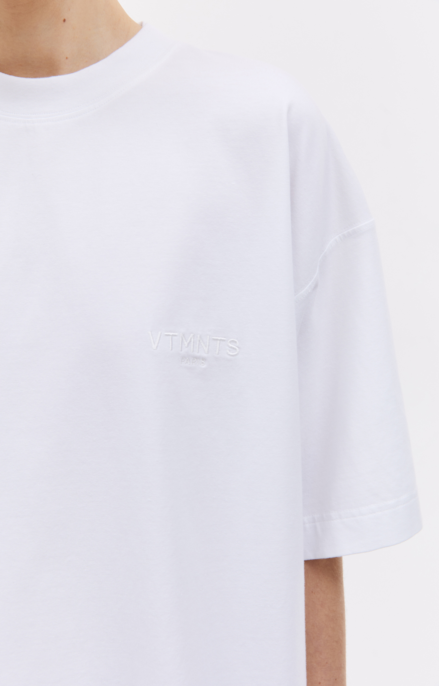 VTMNTS Белая футболка с вышивкой логотипа