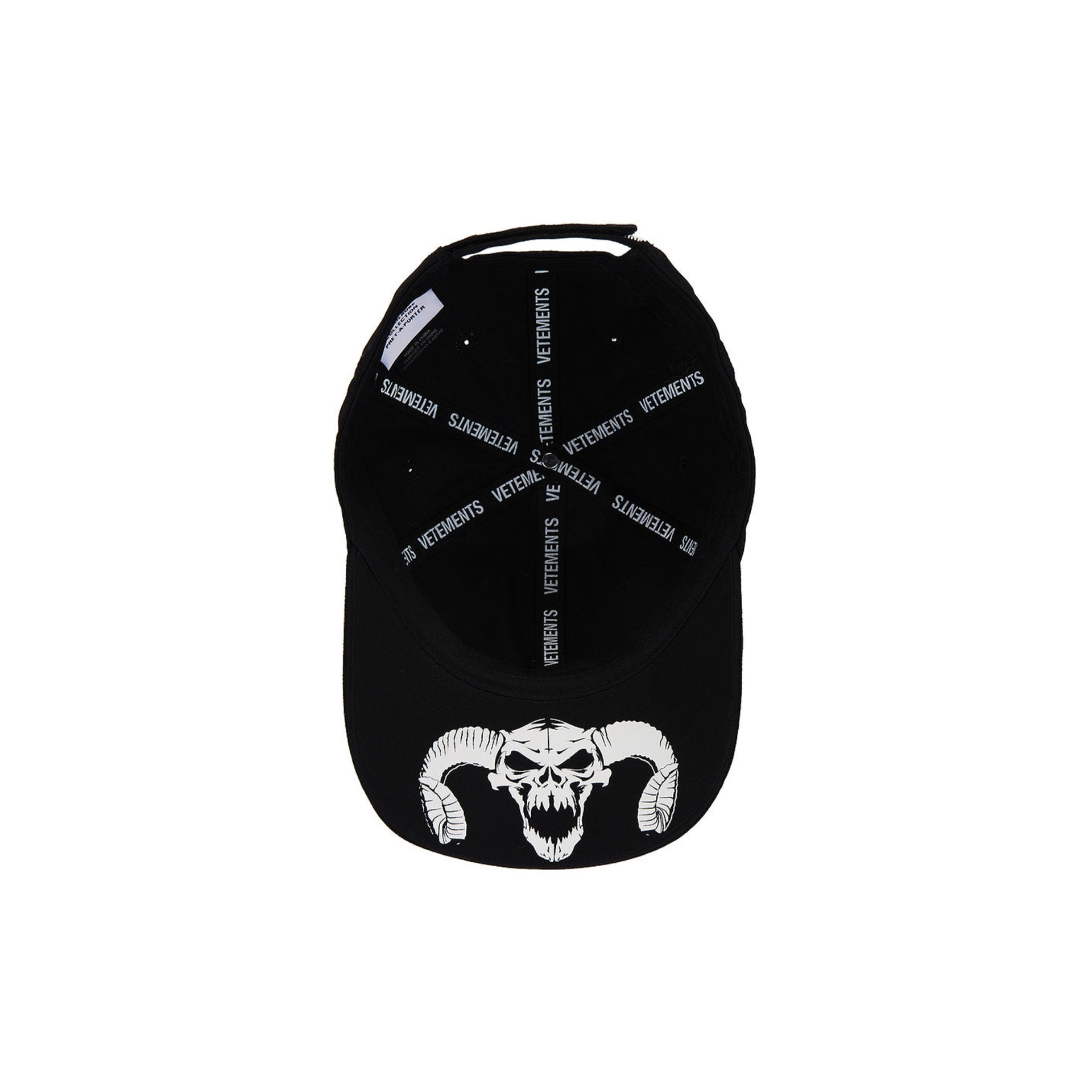 VETEMENTS Metal Logo Cap