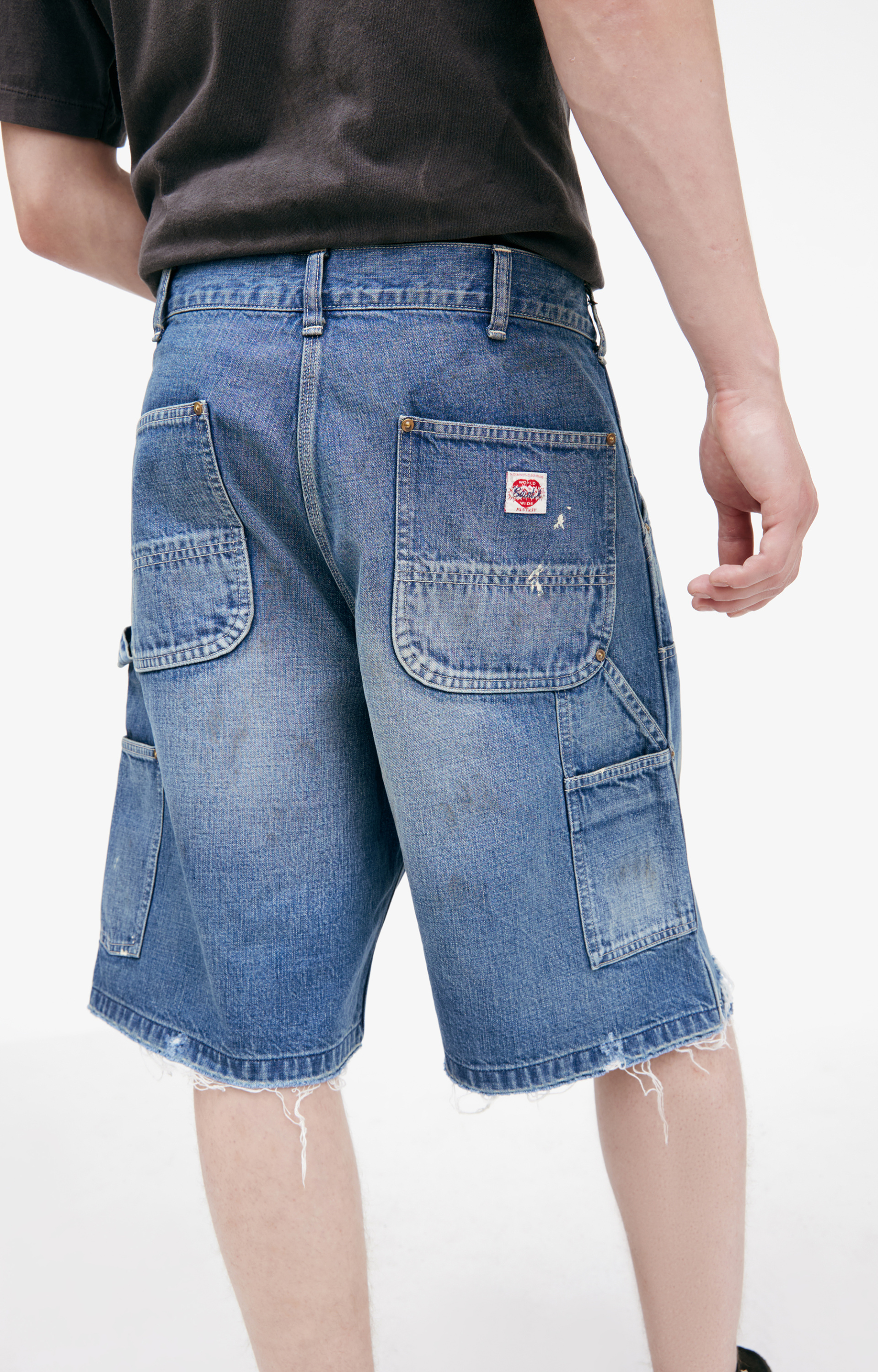 Saint Mxxxxxx Шорты-SM-HR8-0000-073 Джинсовые,рванные снизу, карго, в краске, лого сзади. голубые