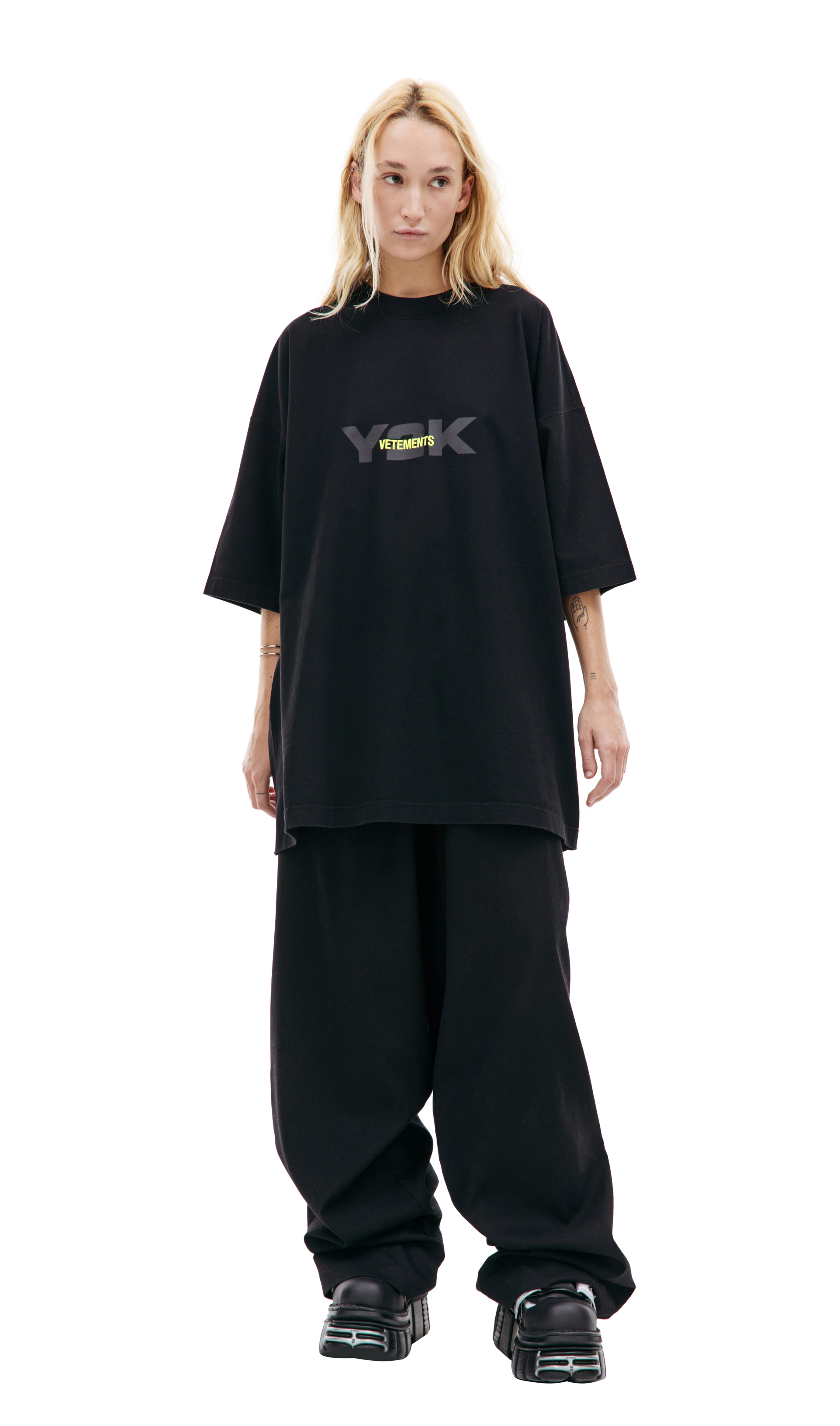 Женские футболки VETEMENTS, купить по цене от 37 150 руб. в интернет ...