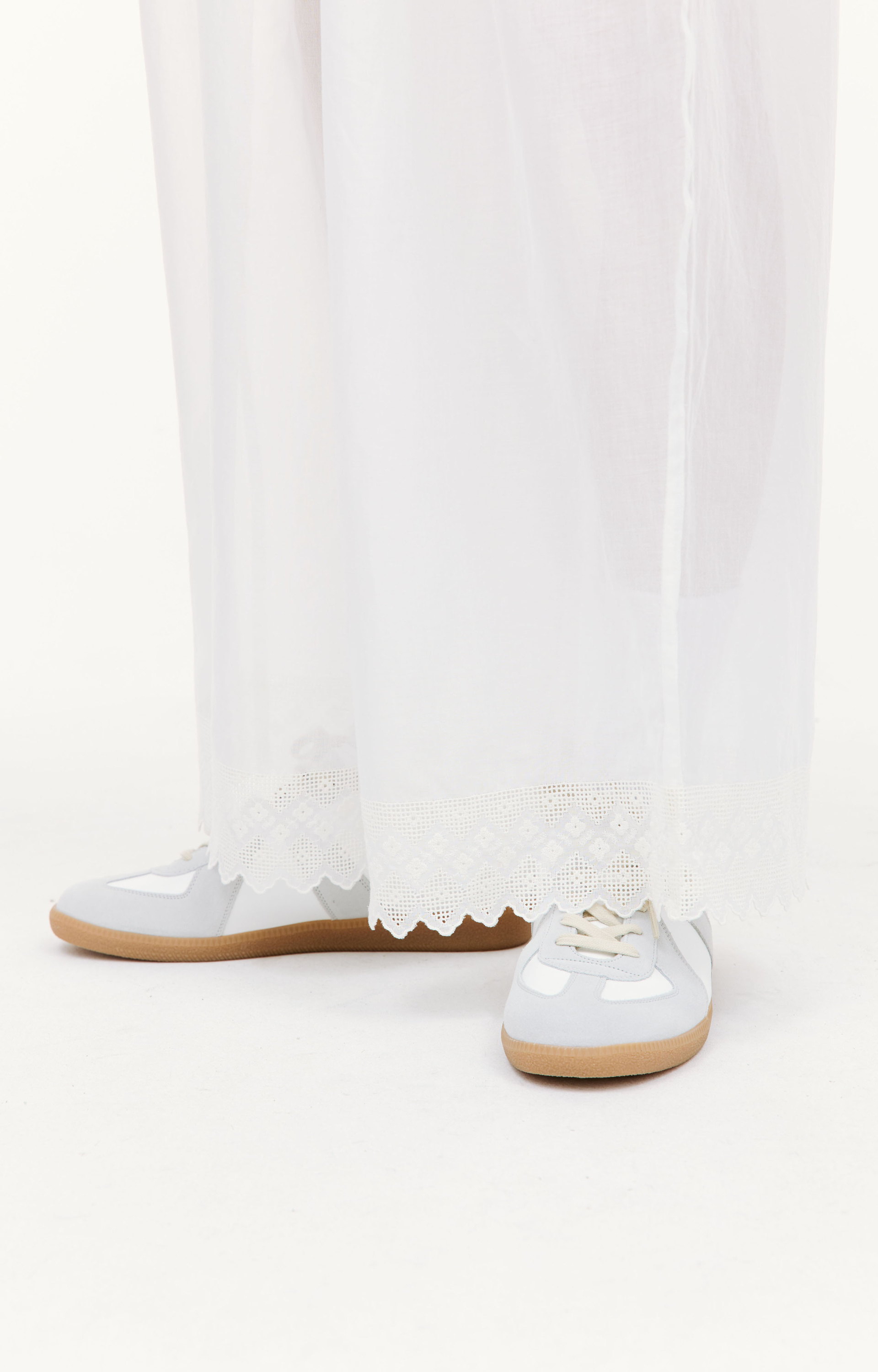 Hed Mayner White gathered trousers