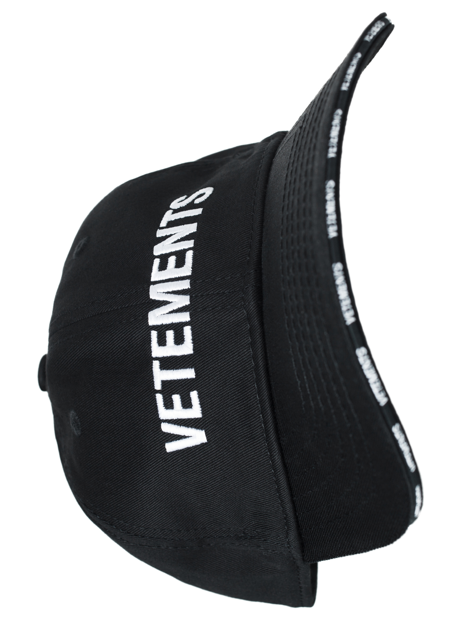 VETEMENTS Embroidered logo cap