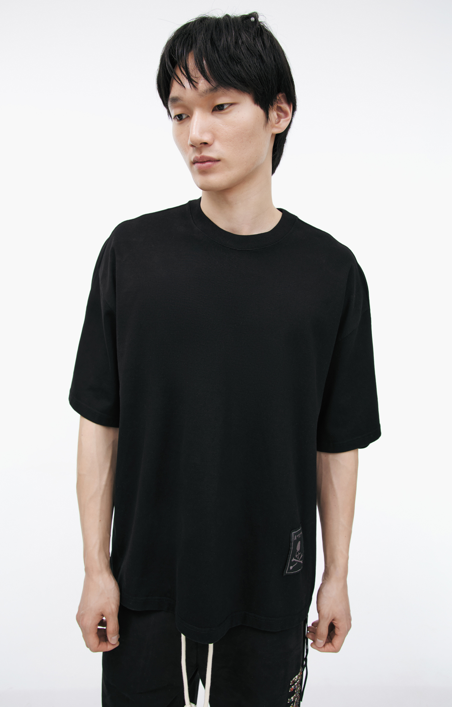Buy Mastermind WORLD men black t-shirt with logo for $745 online