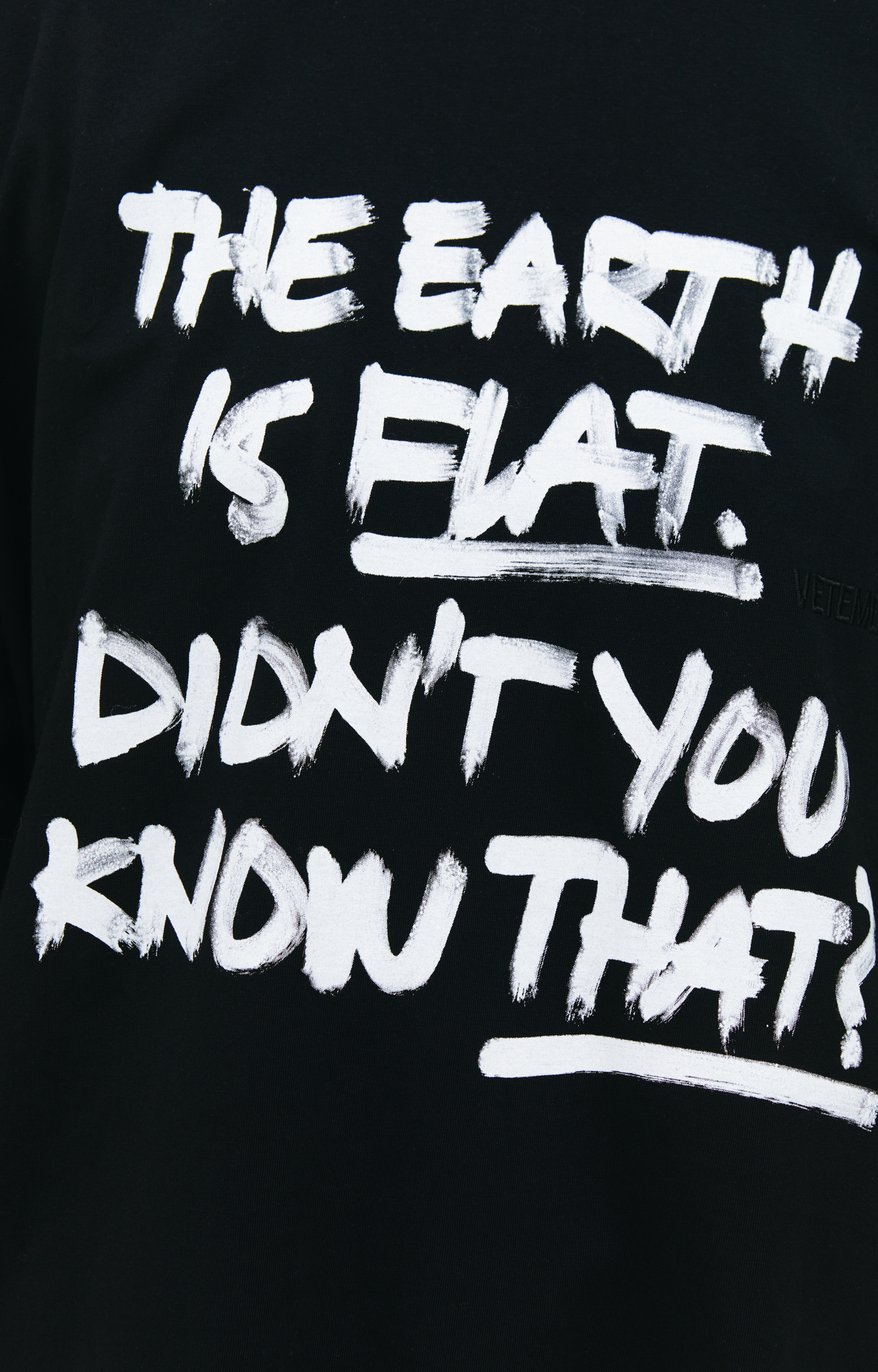 VETEMENTS The Flats Earth T-shirt