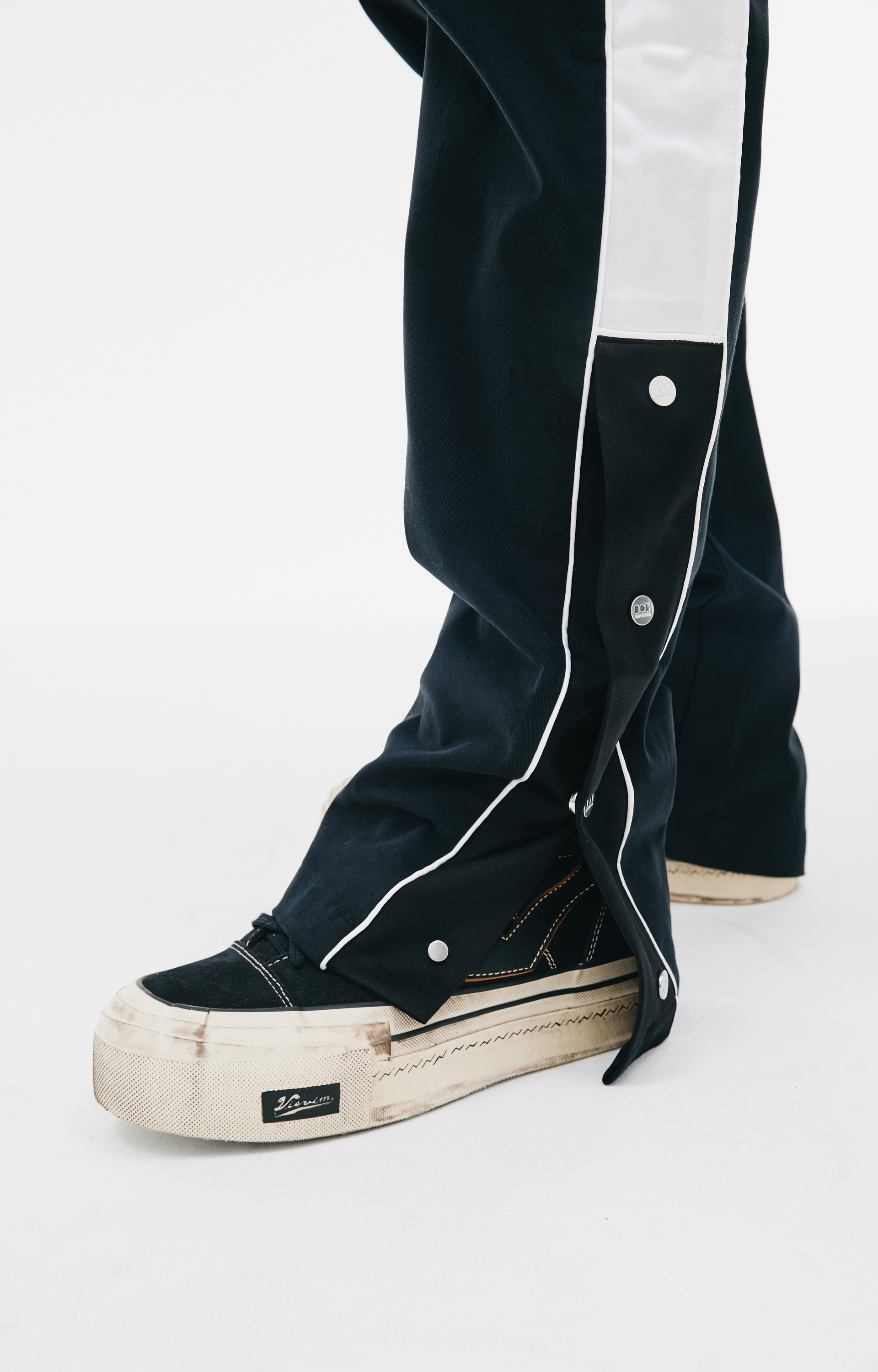 Мужские черные брюки с лампасами Nahmias — купить за 58 950 руб. в ...