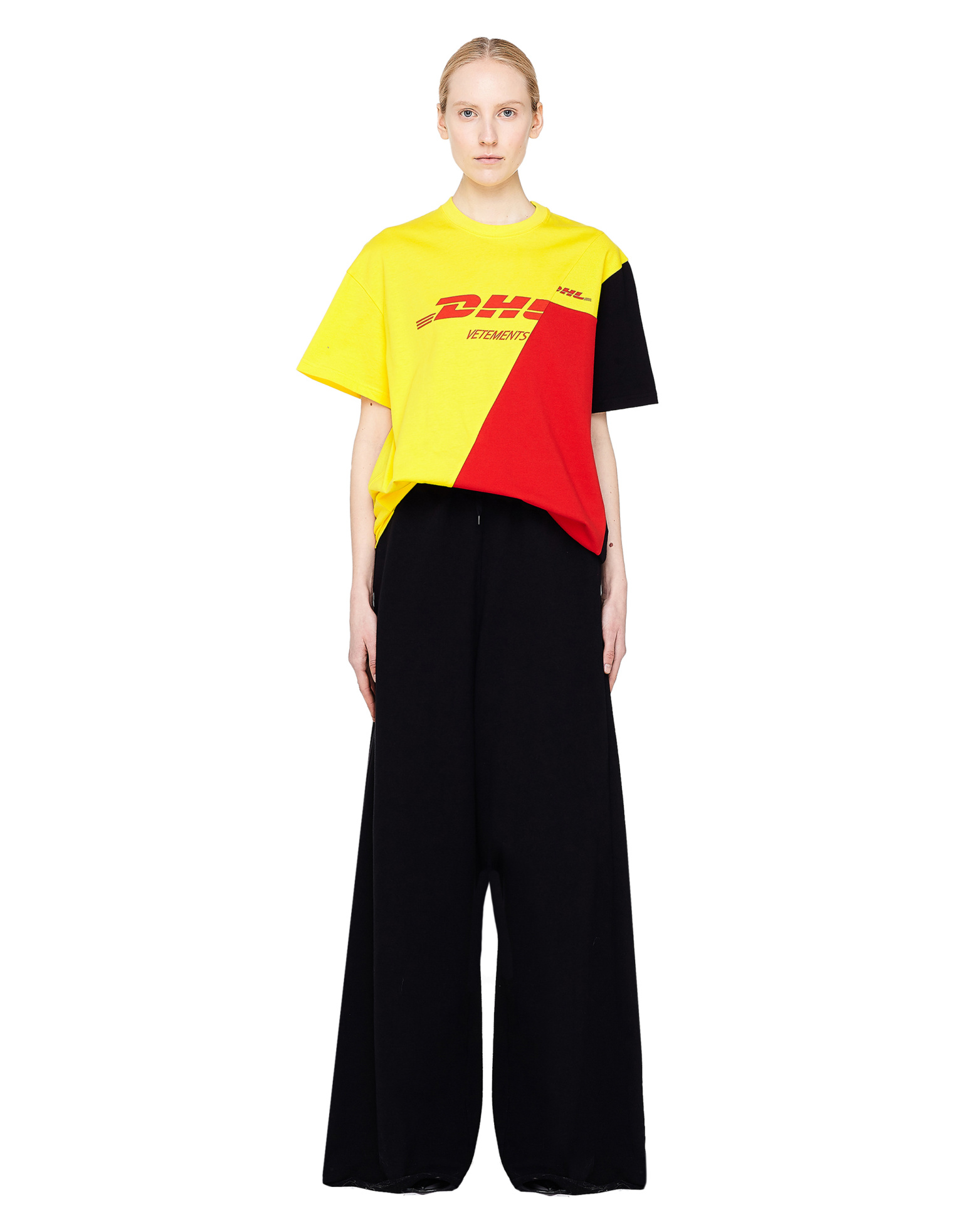 VETEMENTS Хлопковая футболка с принтом DHL
