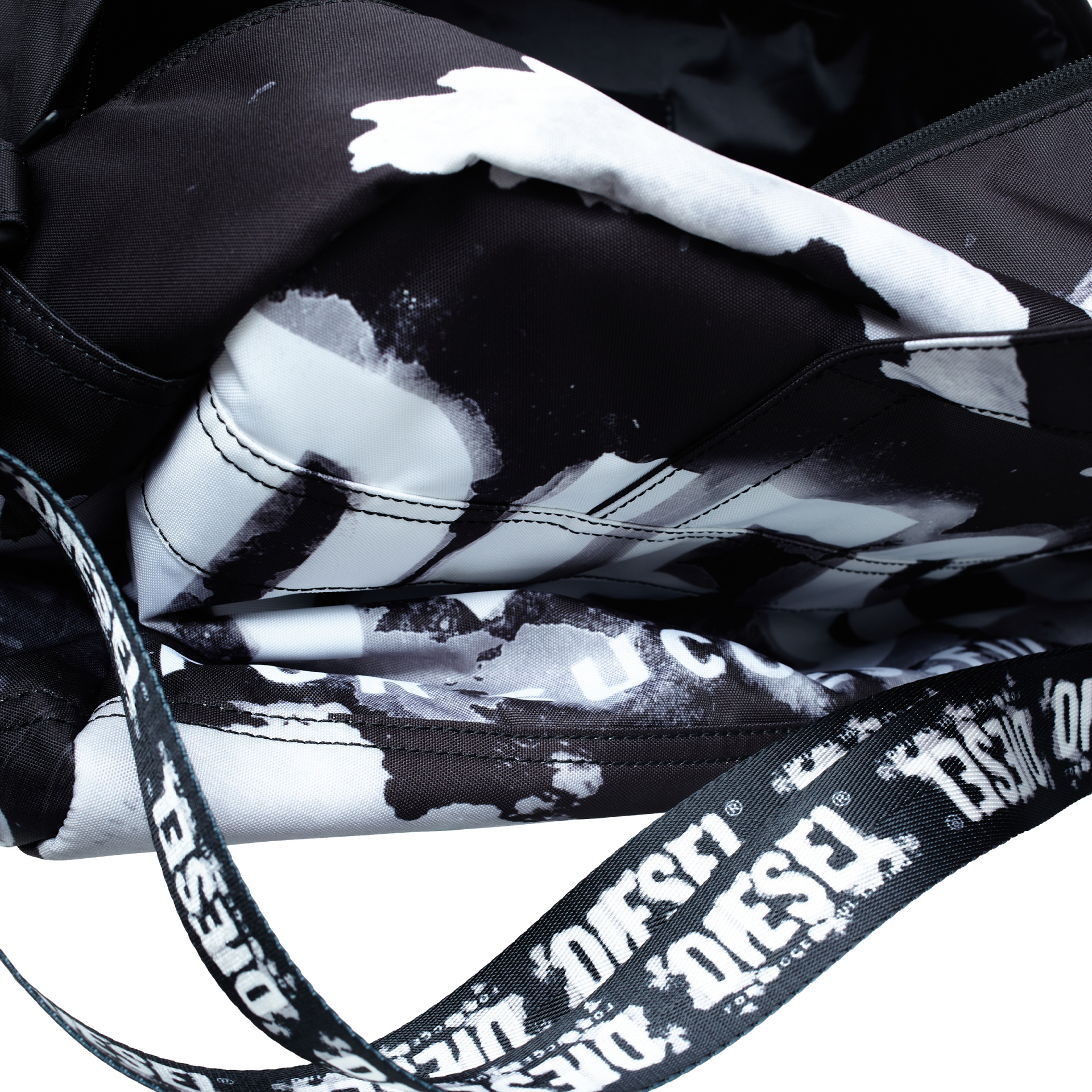 Diesel \'RAVE DUFFLE\' bag