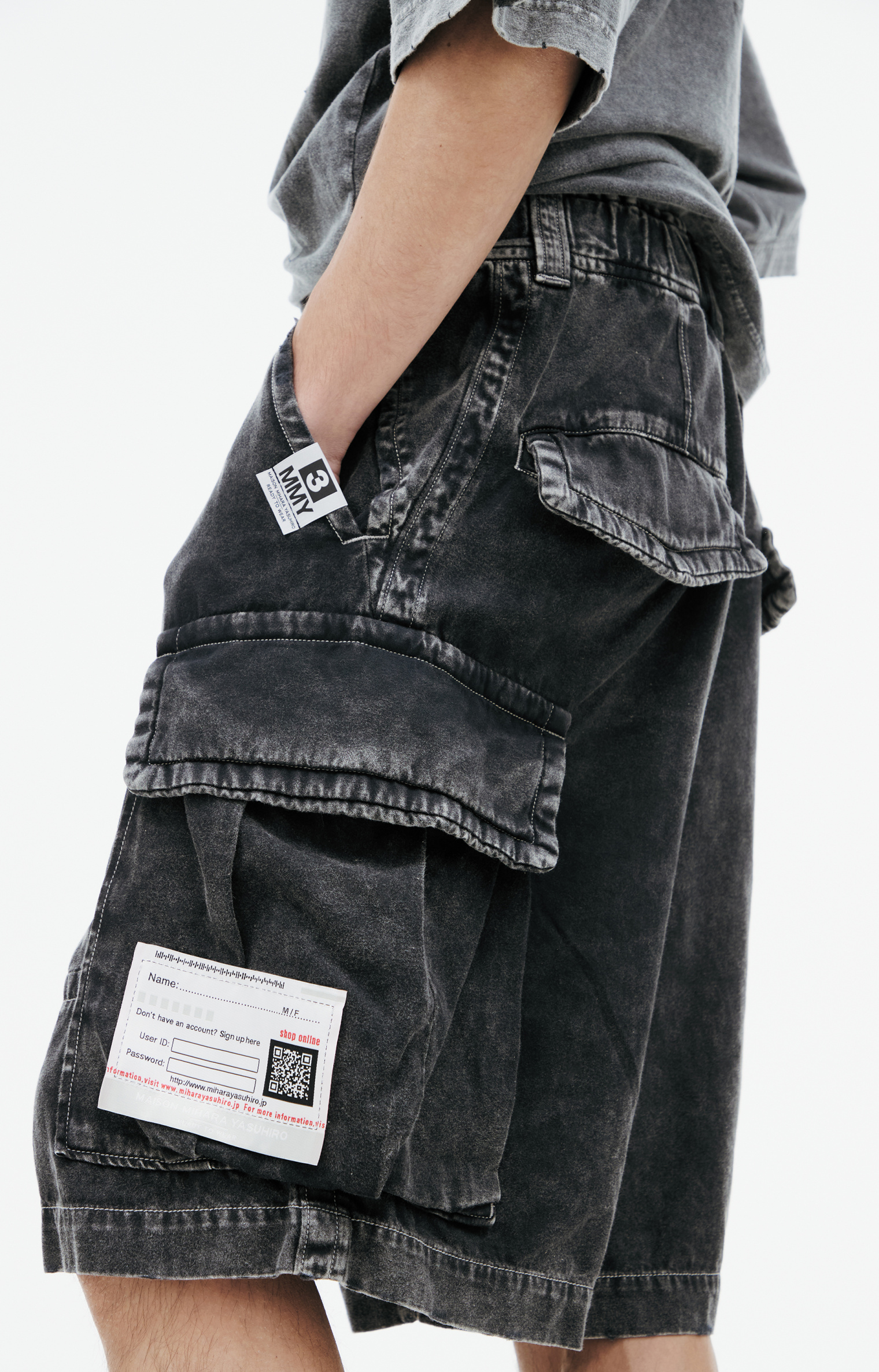 Maison Mihara Yasuhiro Cargo shorts with patch