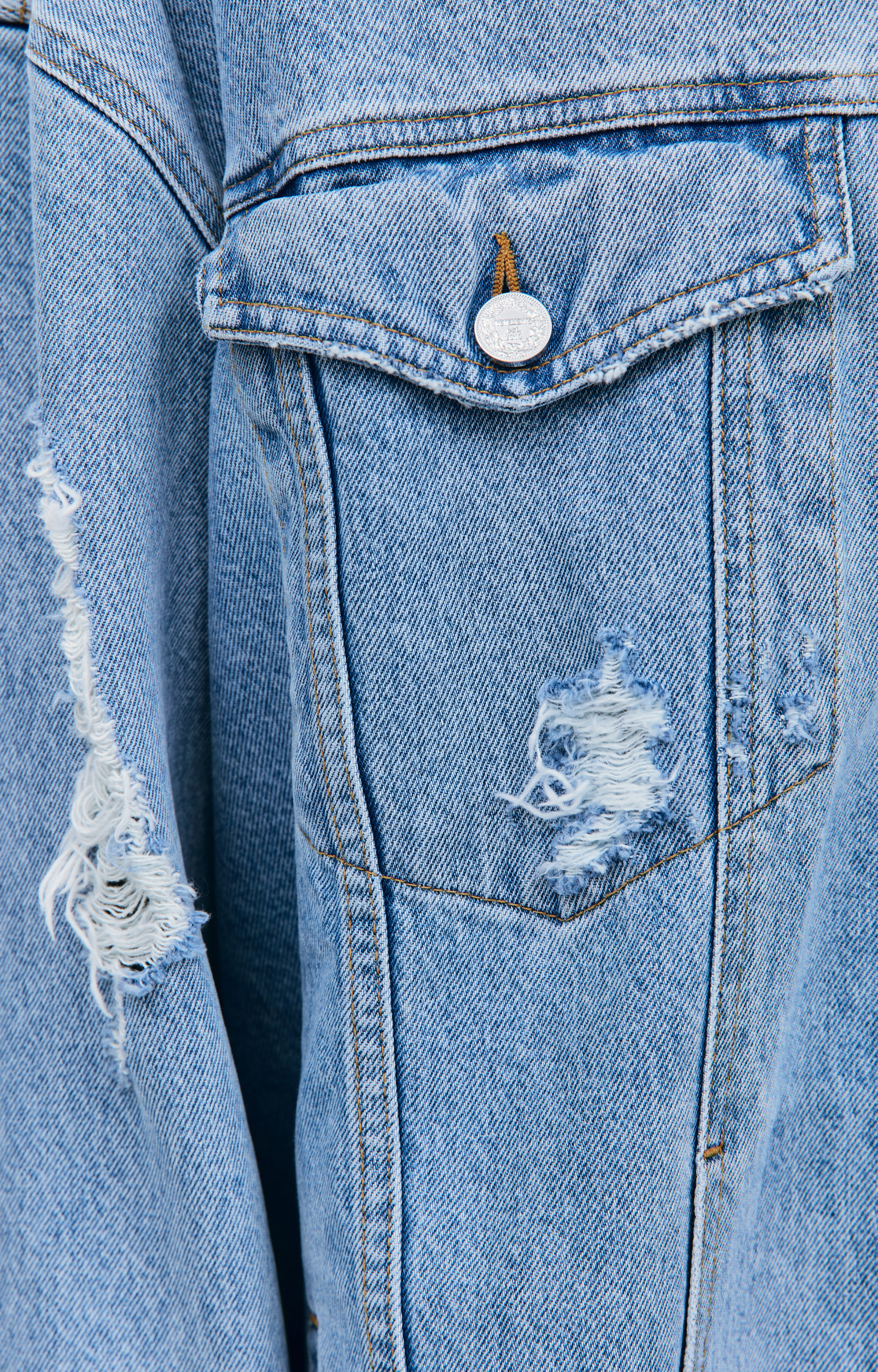 VETEMENTS Distressed denim jacket