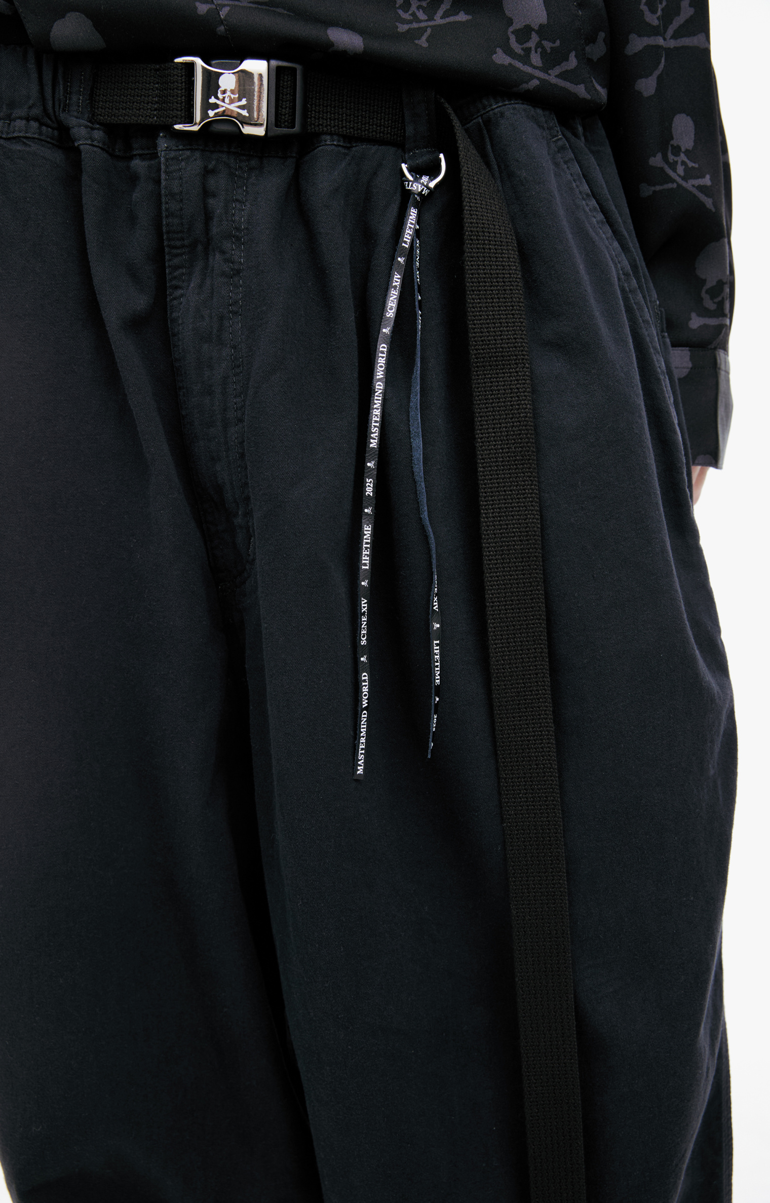 Mastermind WORLD Black logo trousers
