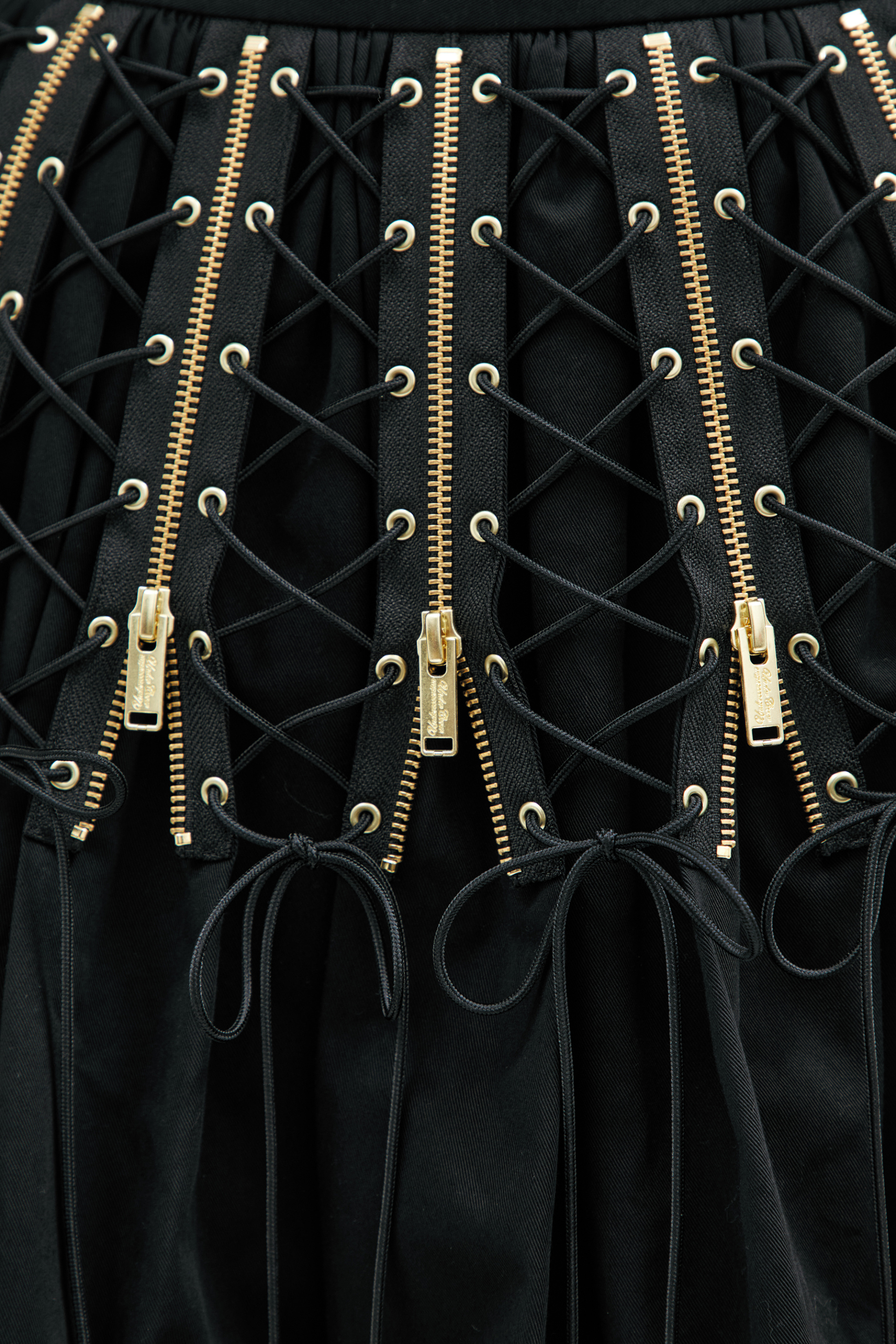 Undercover Lace-up skirt