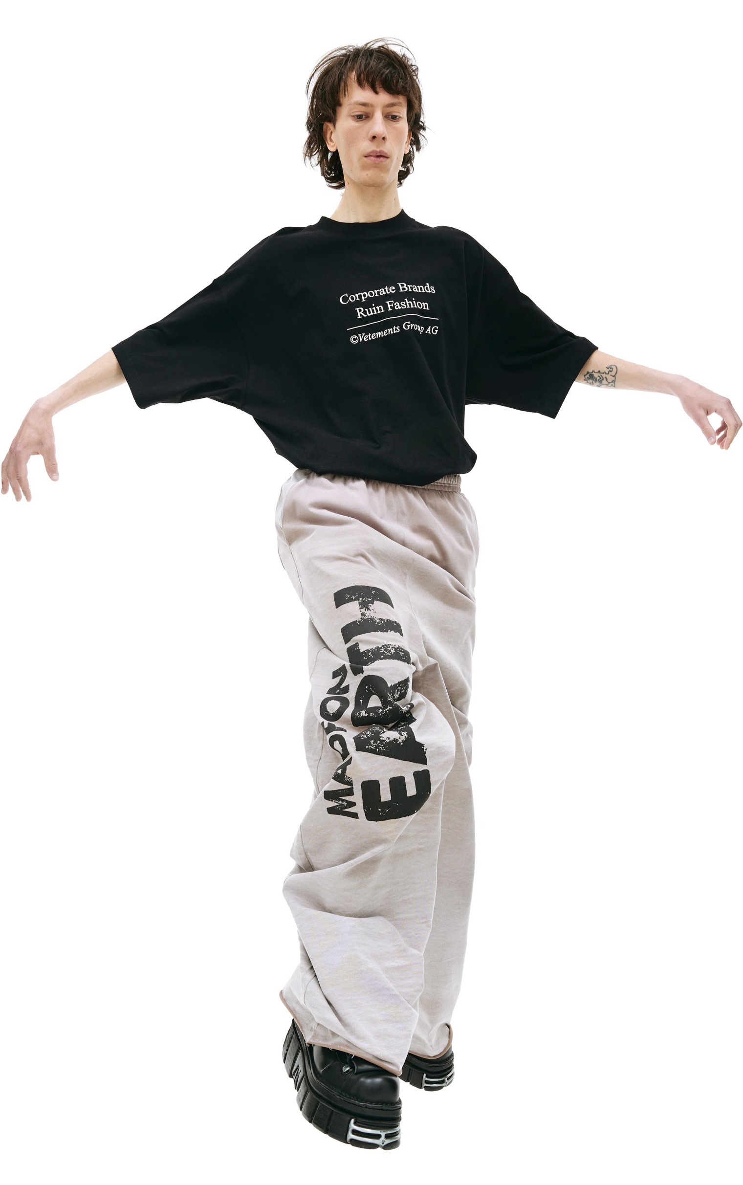 VETEMENTS \'Made on earth\' sweatpants
