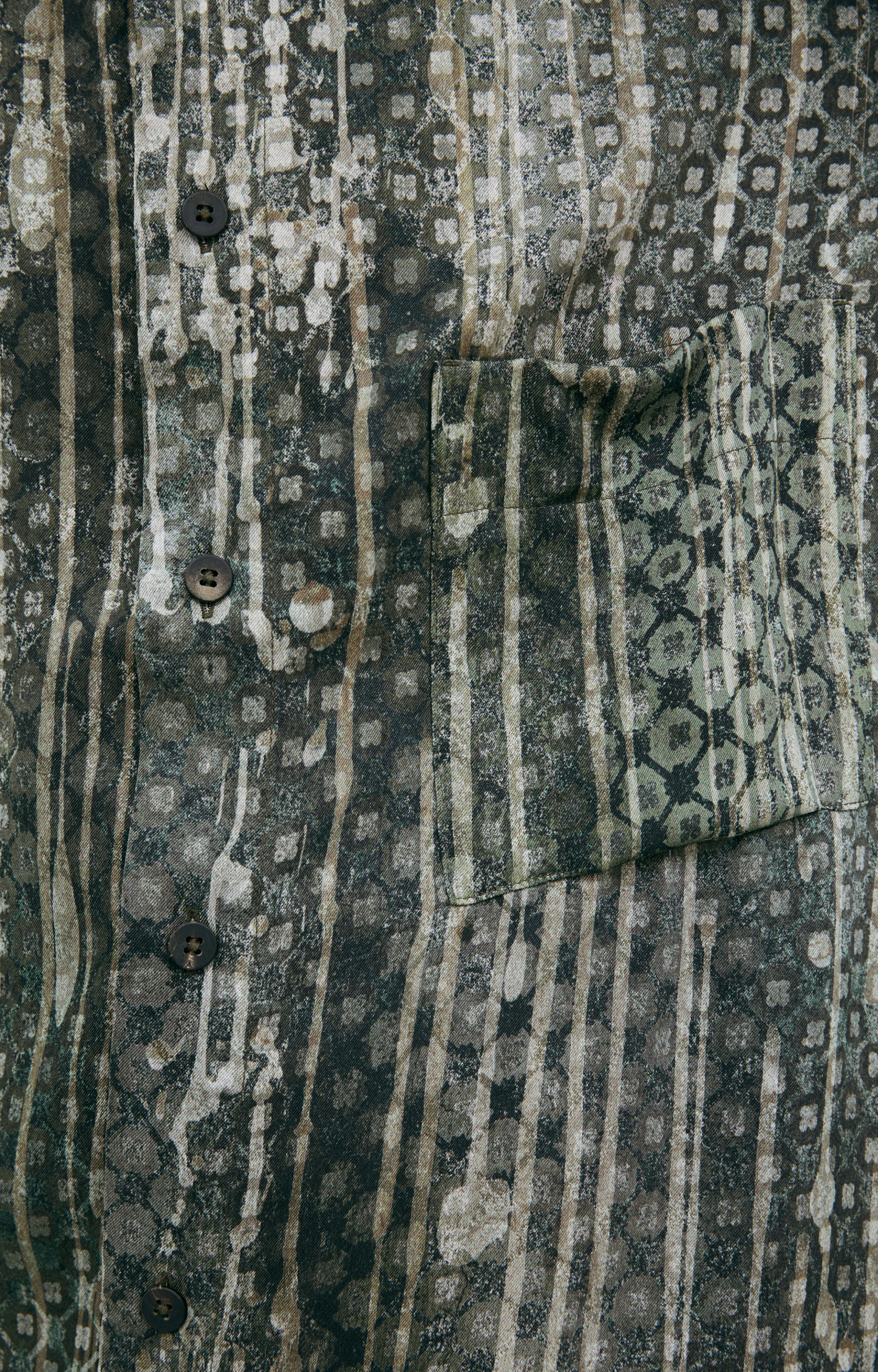 Ziggy Chen Shirt with a green print
