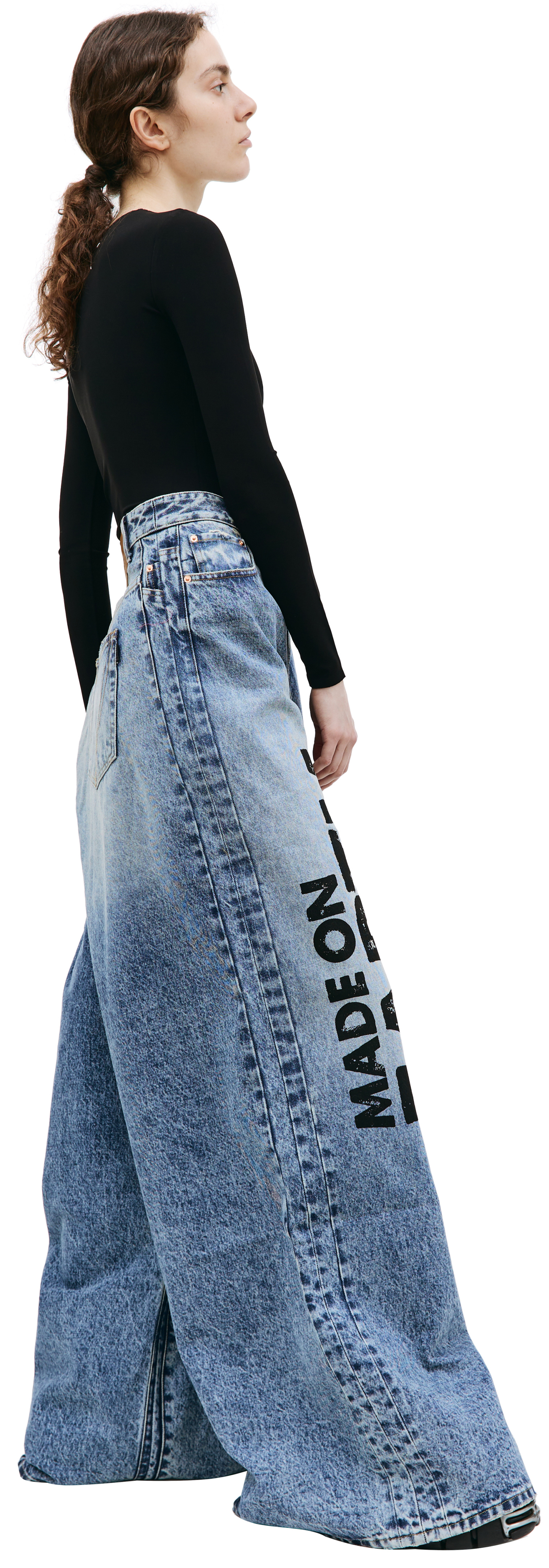 VETEMENTS \'Made on earth\' printed jeans