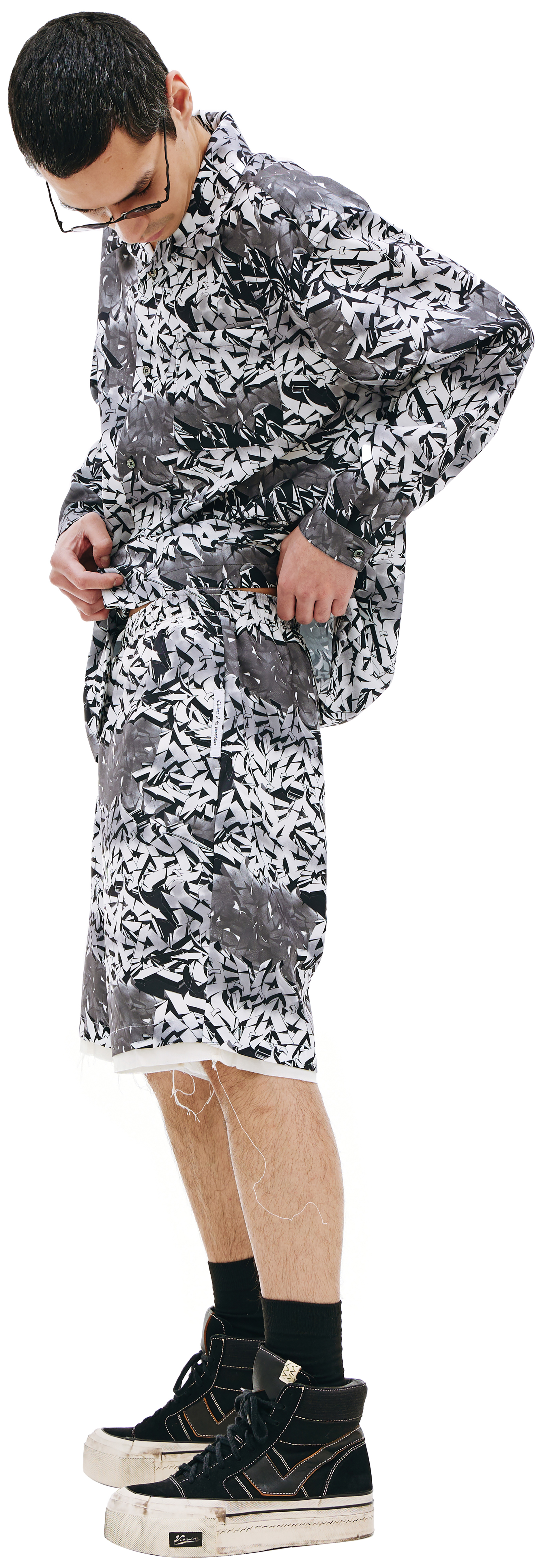 Children of the discordance Graffity print shorts