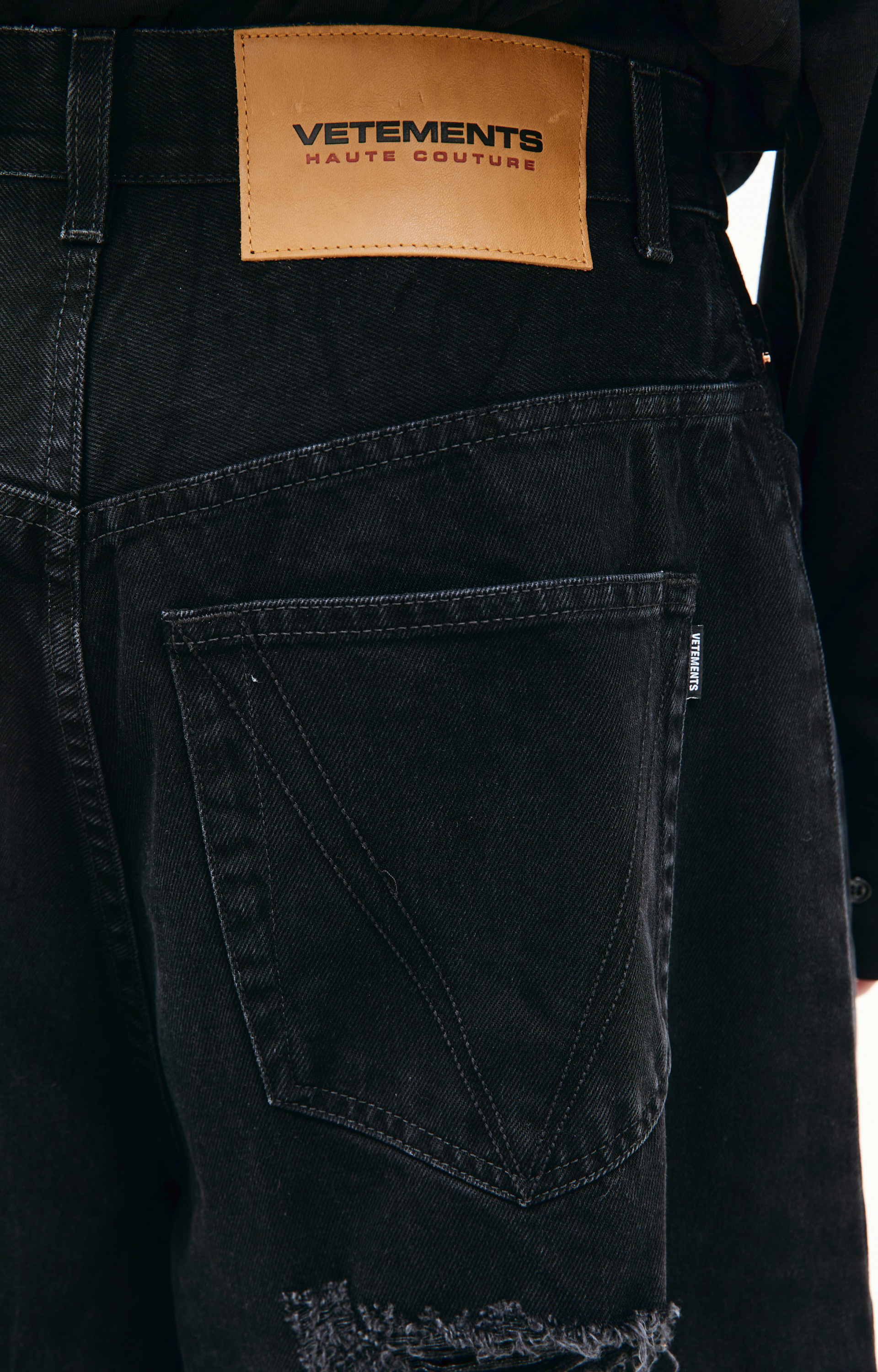VETEMENTS Black distressed jeans