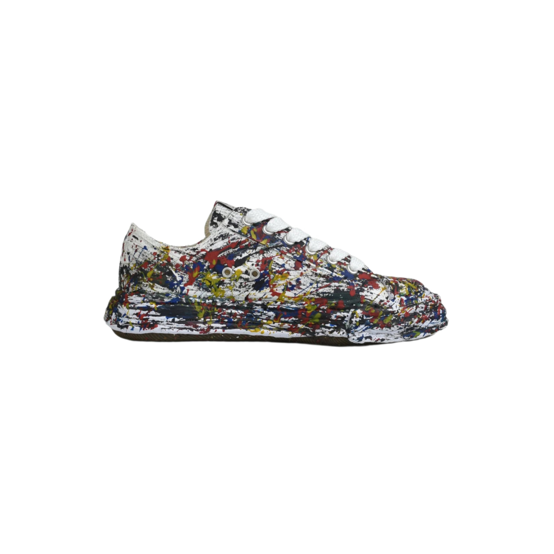 Buy Maison Margiela men black tabi sneakers for $810 online