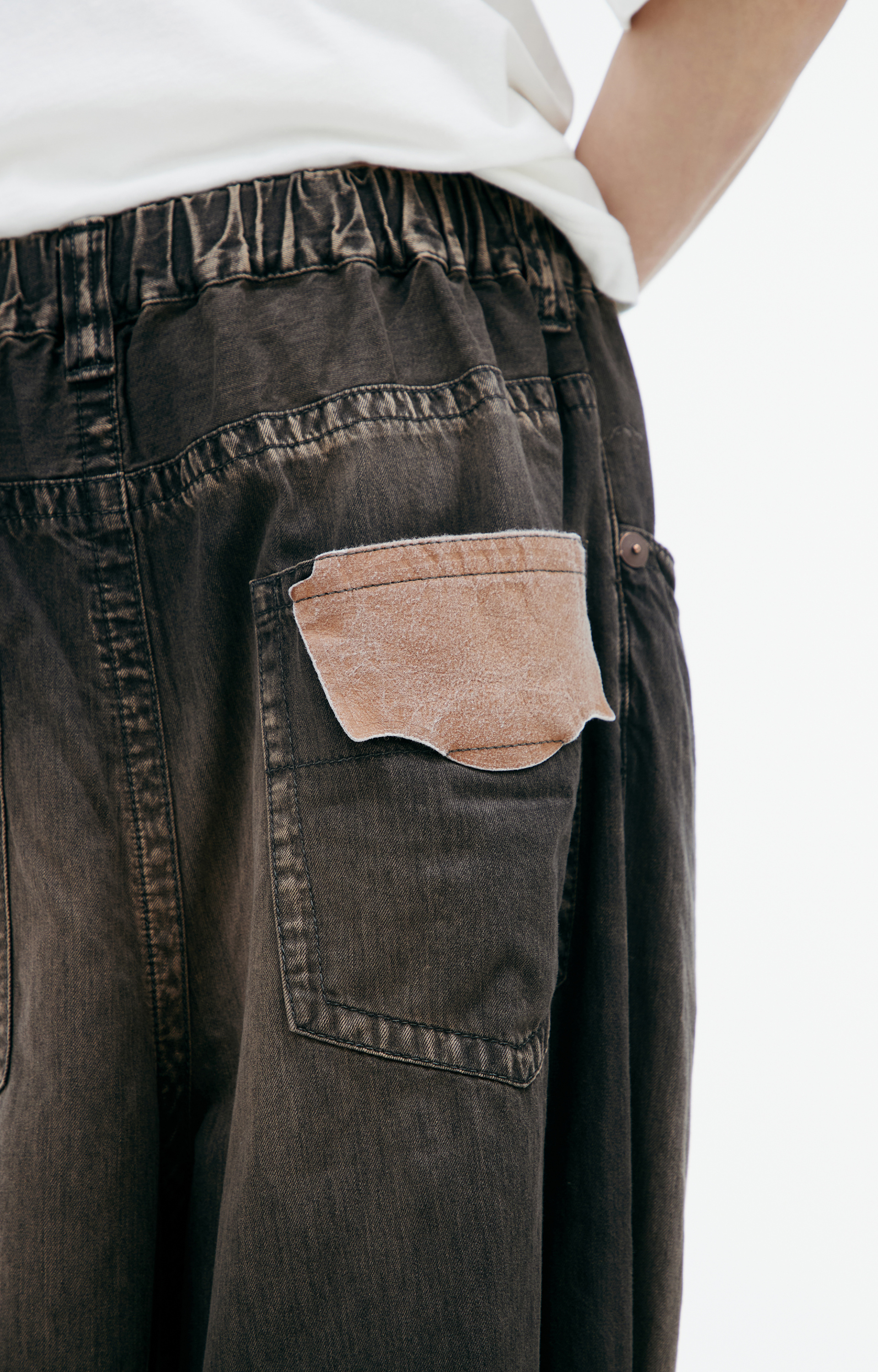 Maison Mihara Yasuhiro Jeans with a pocket patch