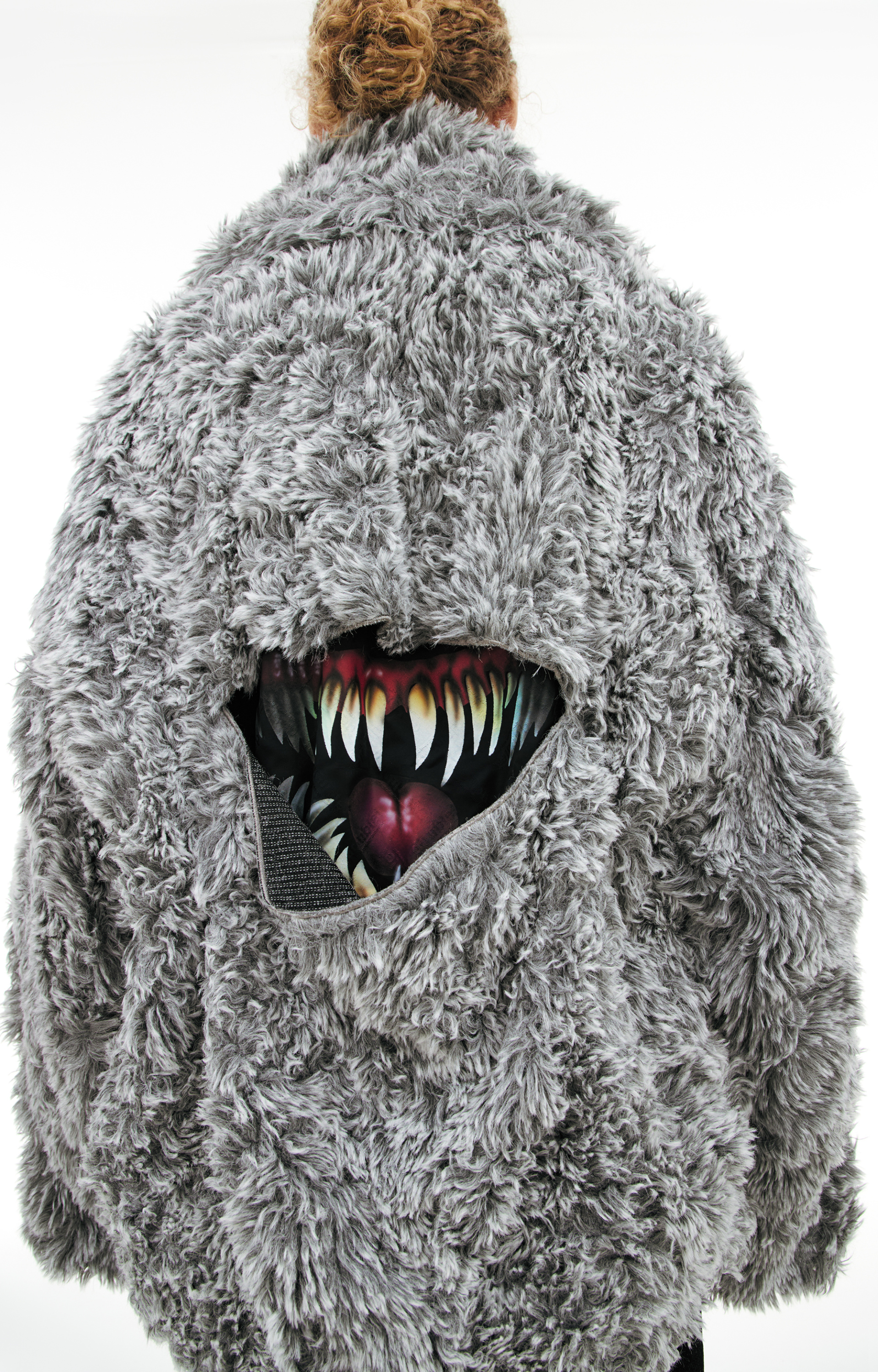 Doublet Куртка-25AW15BL228/GREY плюш, дырка на спине внутри зубы и язык, серая