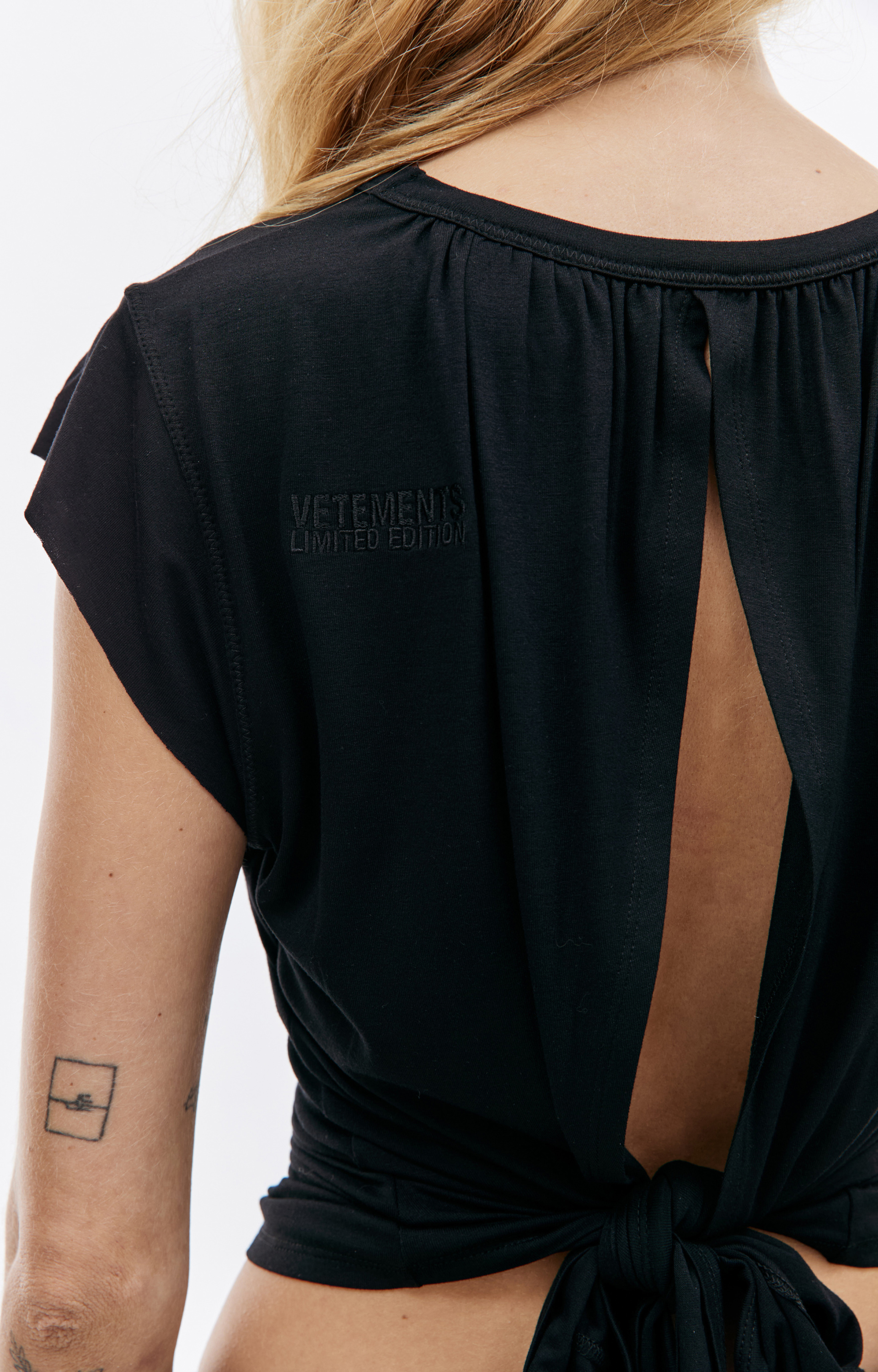 VETEMENTS Blackout wrap top