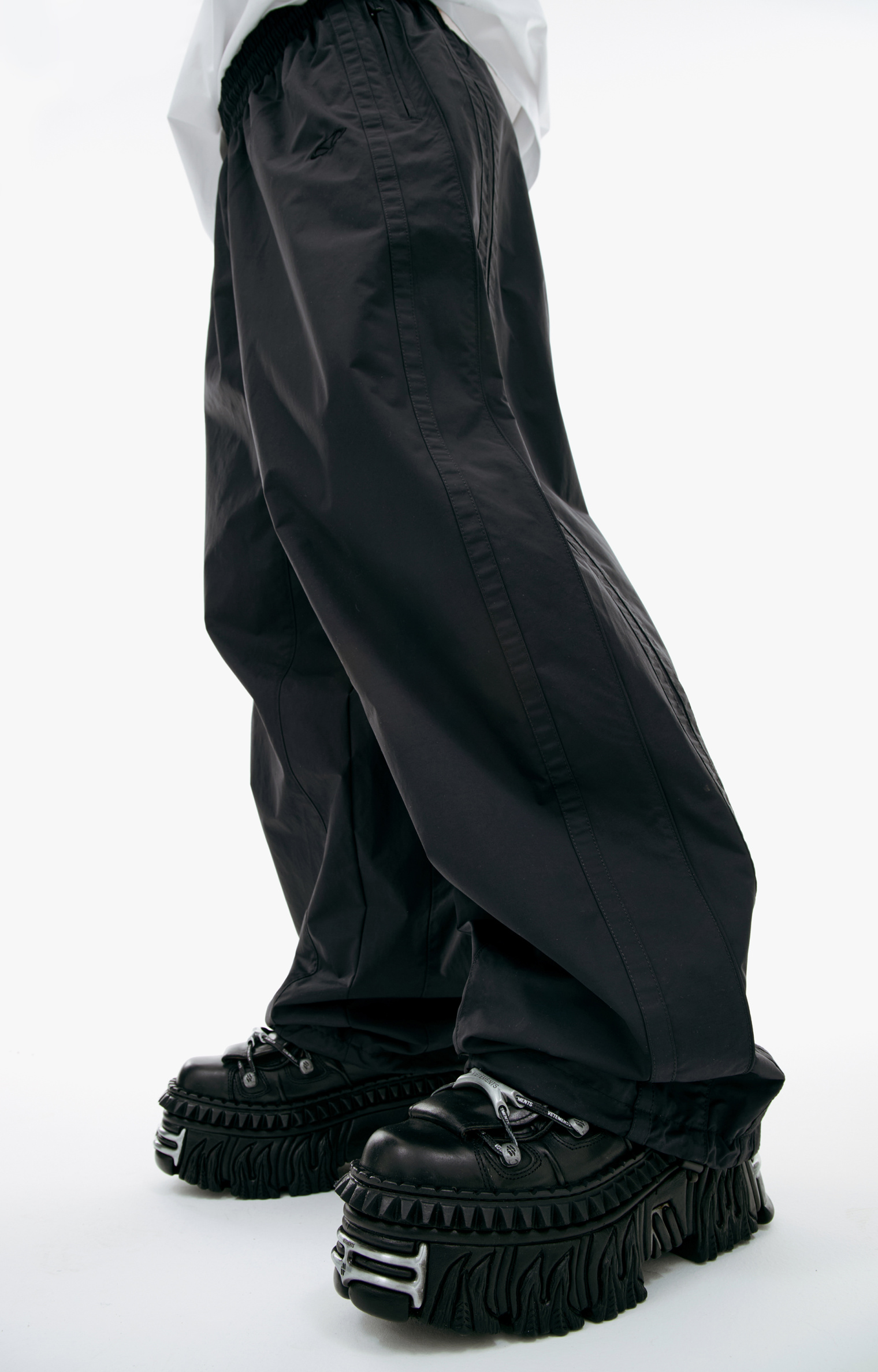 VETEMENTS Black logo trousers