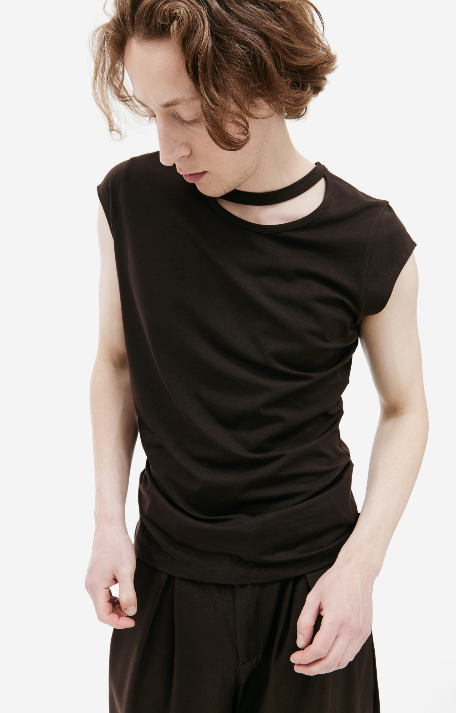 LOUIS GABRIEL NOUCHI Brown t-shirt with asymmetrical opening