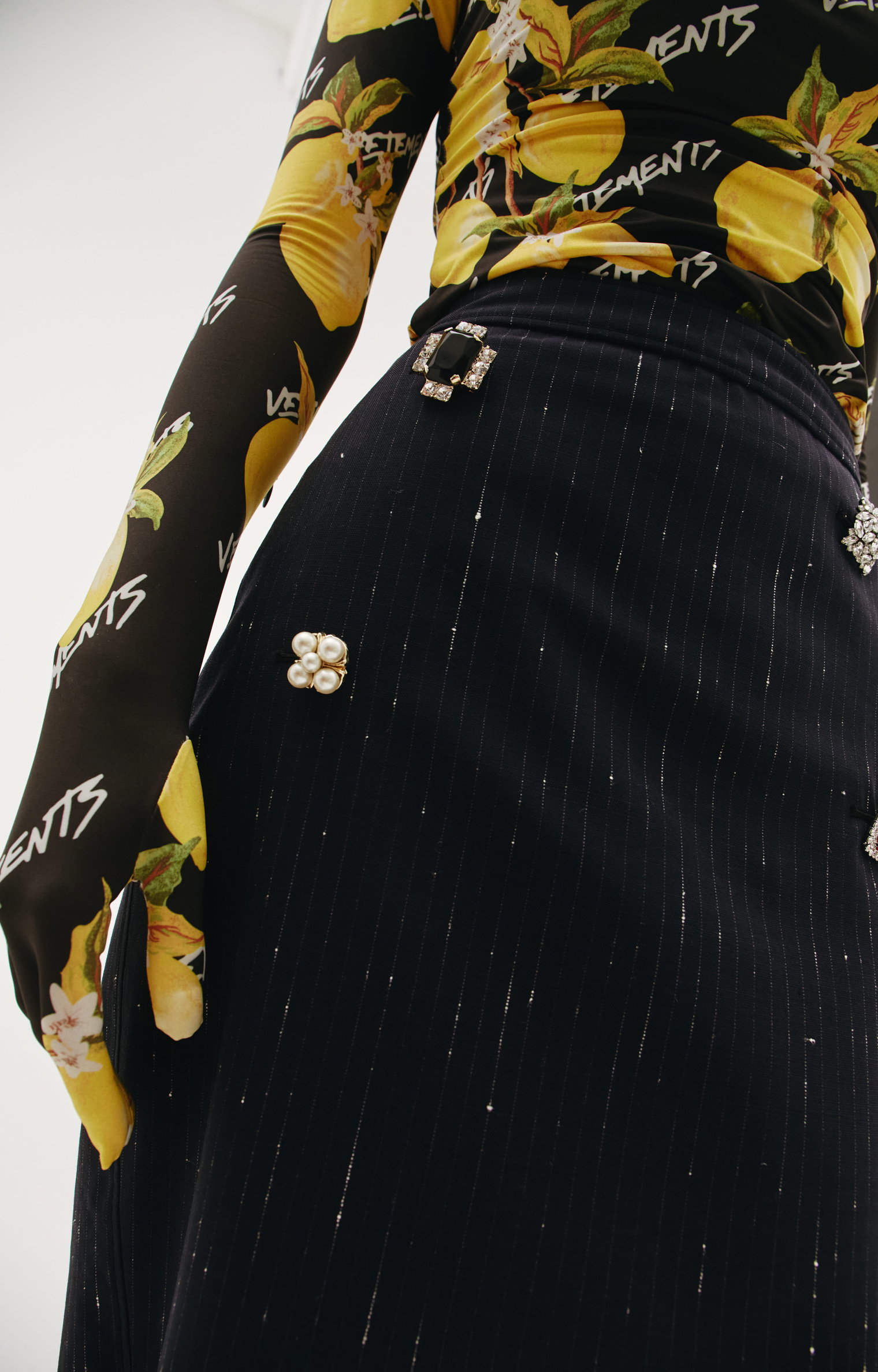 VETEMENTS Skirt with decorative buttons