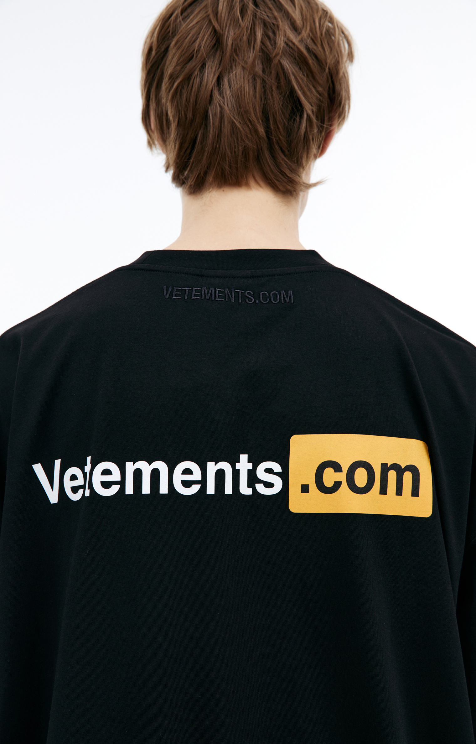 VETEMENTS Black logo T-shirt