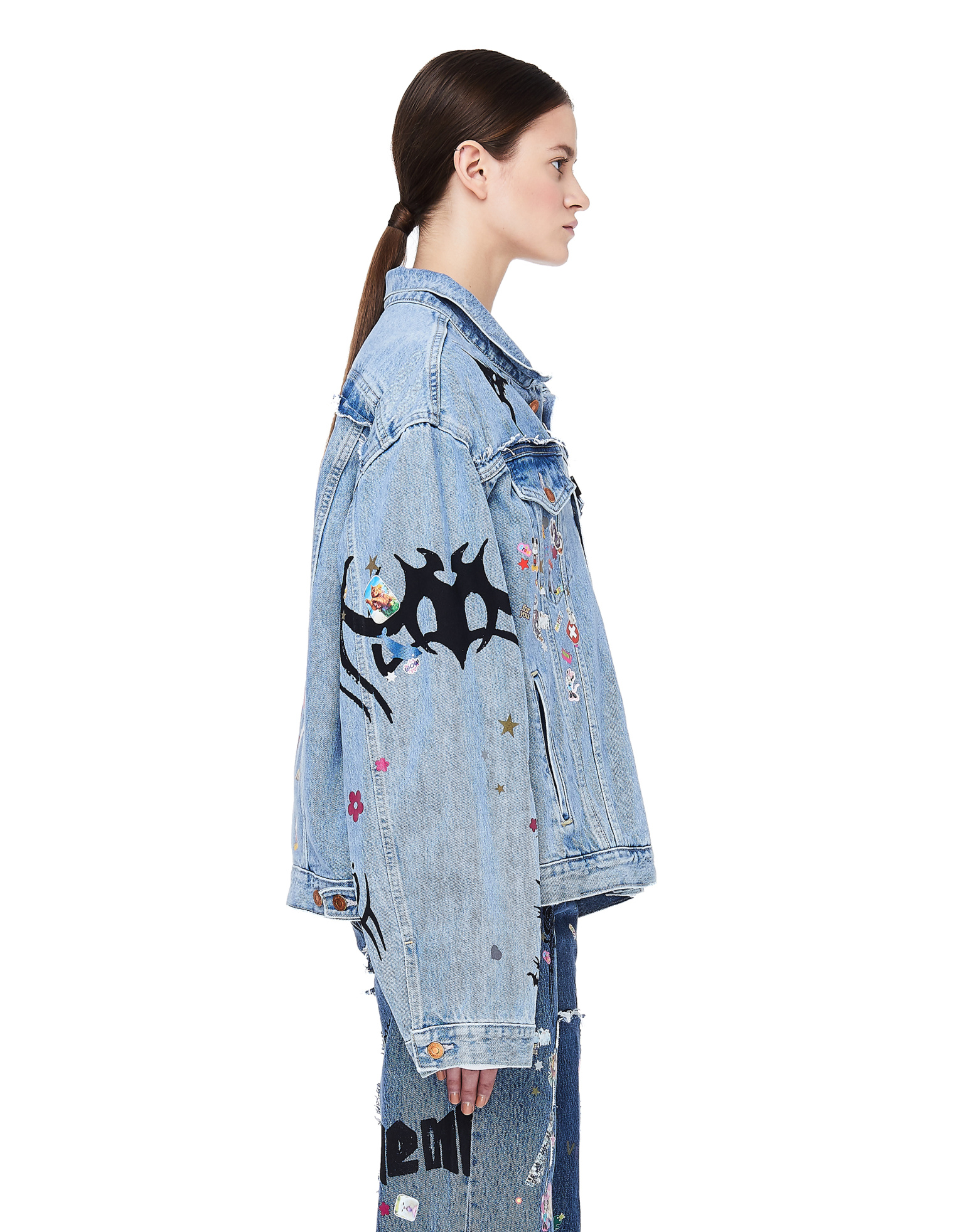 VETEMENTS Куртка из денима с принтами и стикерами