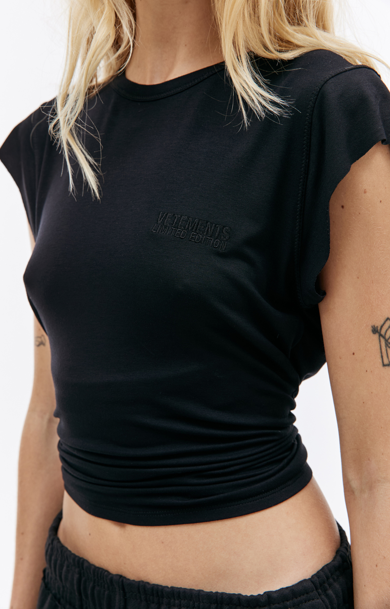 VETEMENTS Blackout wrap top