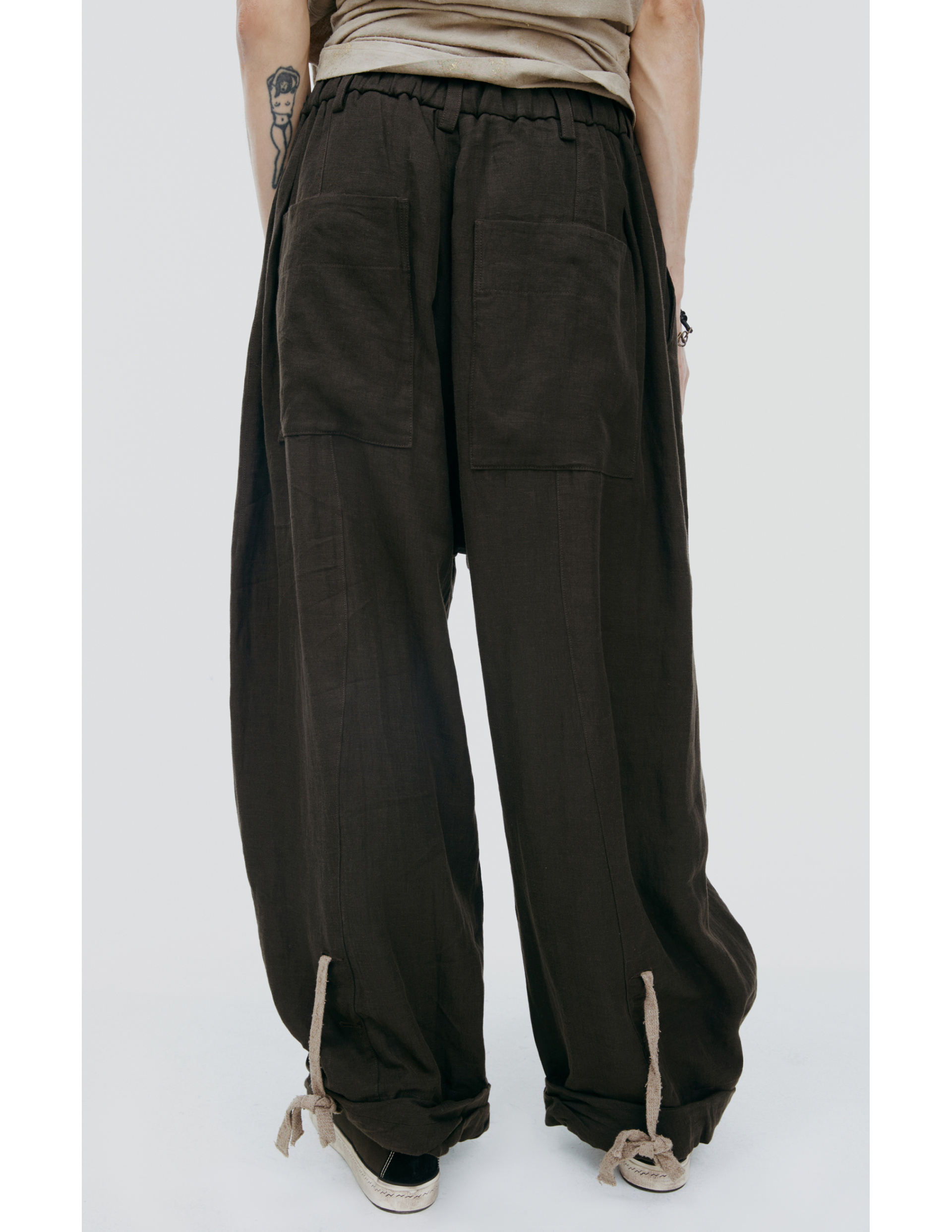 Ziggy Chen Брюки-0M2610536 свободные, с защипами, эластичный пояс с кулиской и шлевками для ремня, коричневые
