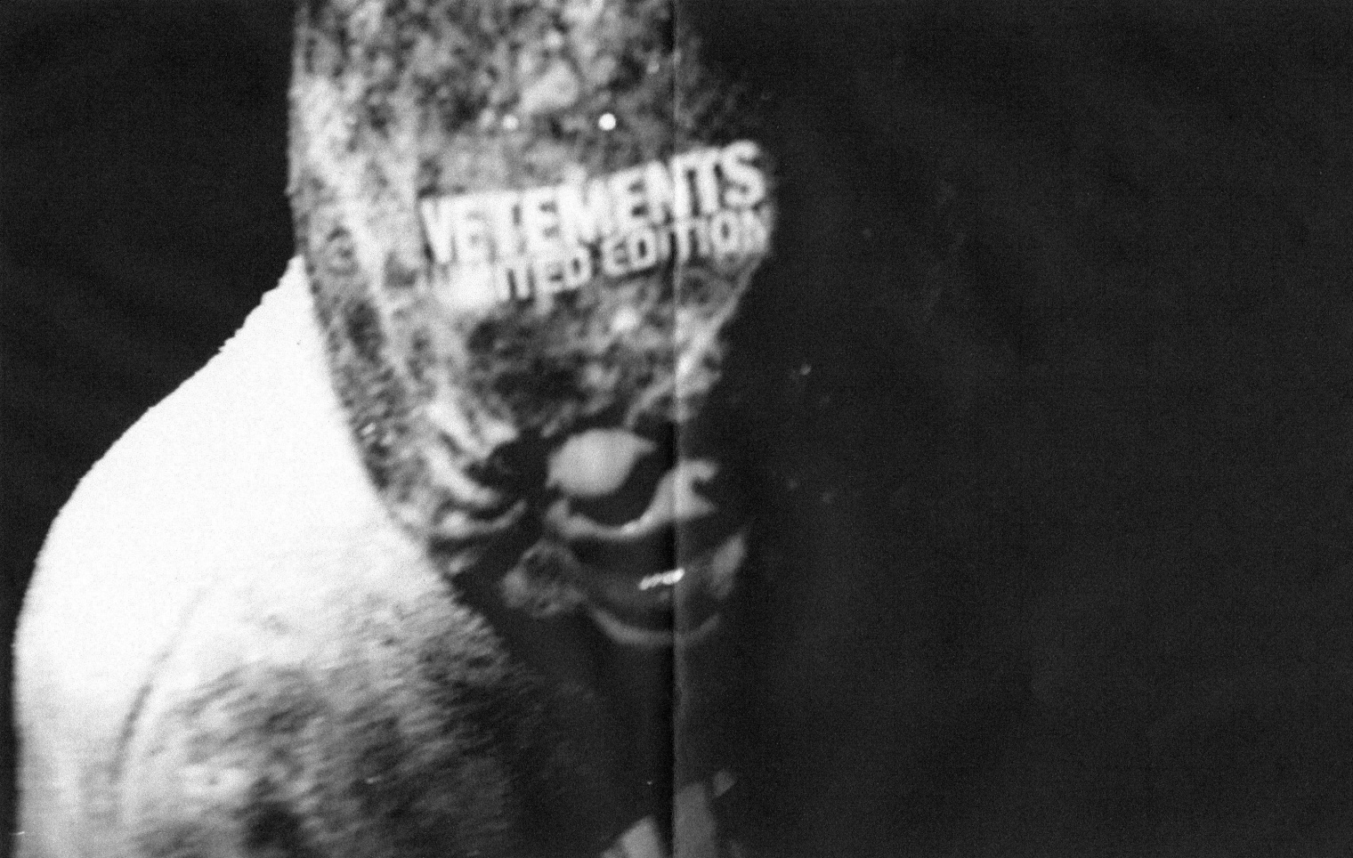 VETEMENTS Х SV