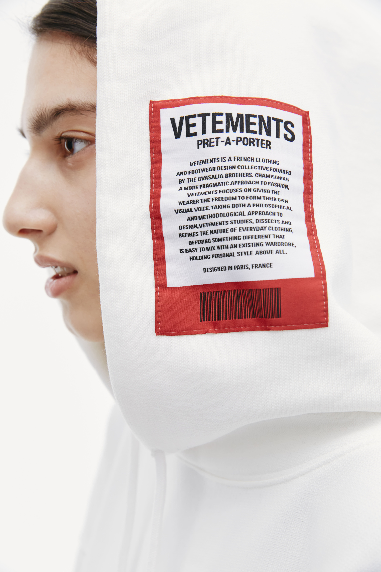 VETEMENTS Белое худи с логотипом и патчем