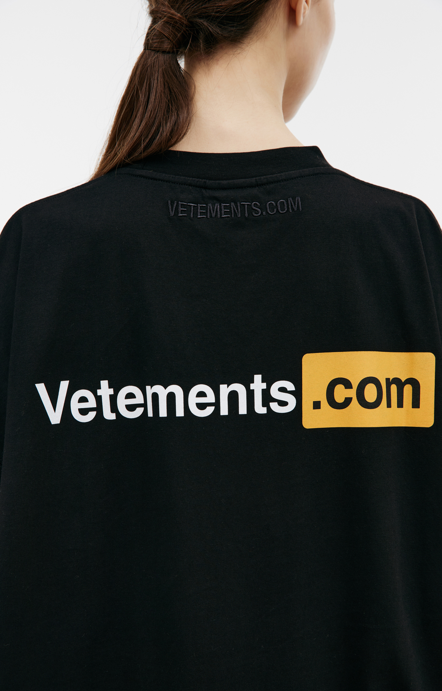 VETEMENTS Черная футболка с логотипом