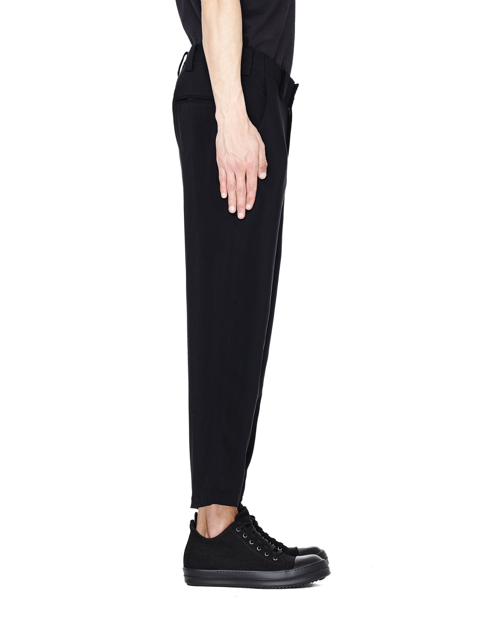 Buy Yohji Yamamoto men black cropped rayon trousers for $609