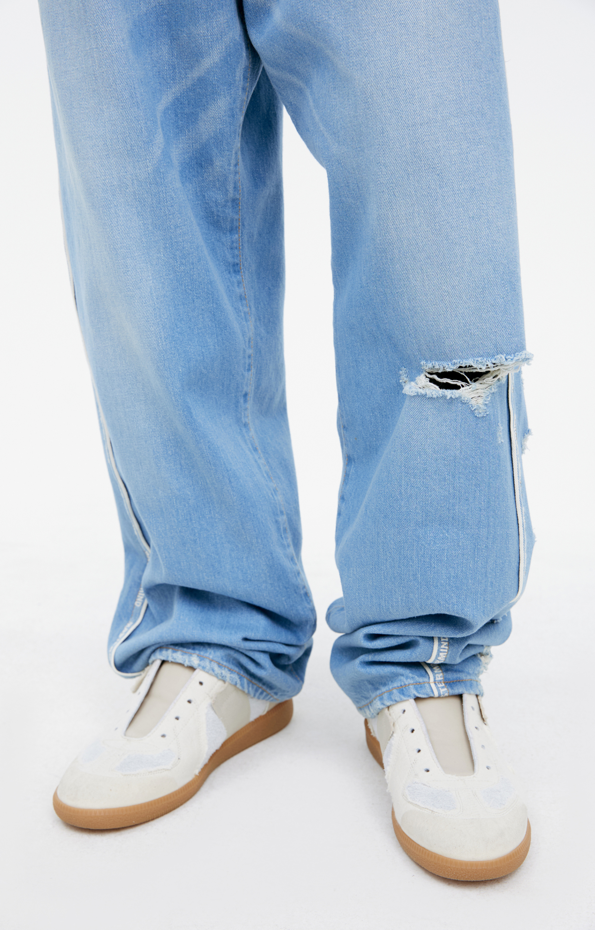 Mastermind WORLD Blue jeans with stripes