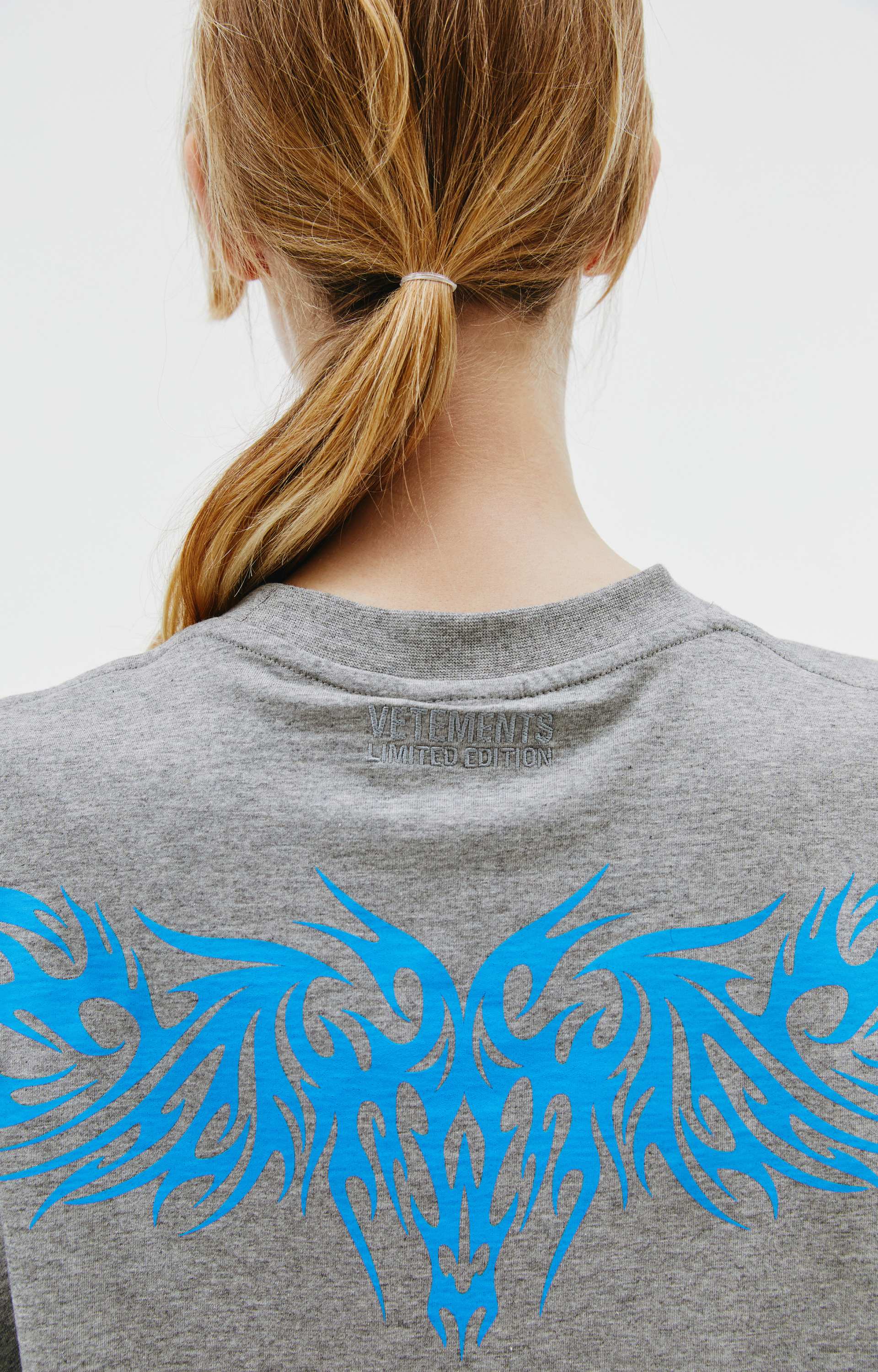 VETEMENTS Gothic print longsleeve t-shirt in grey