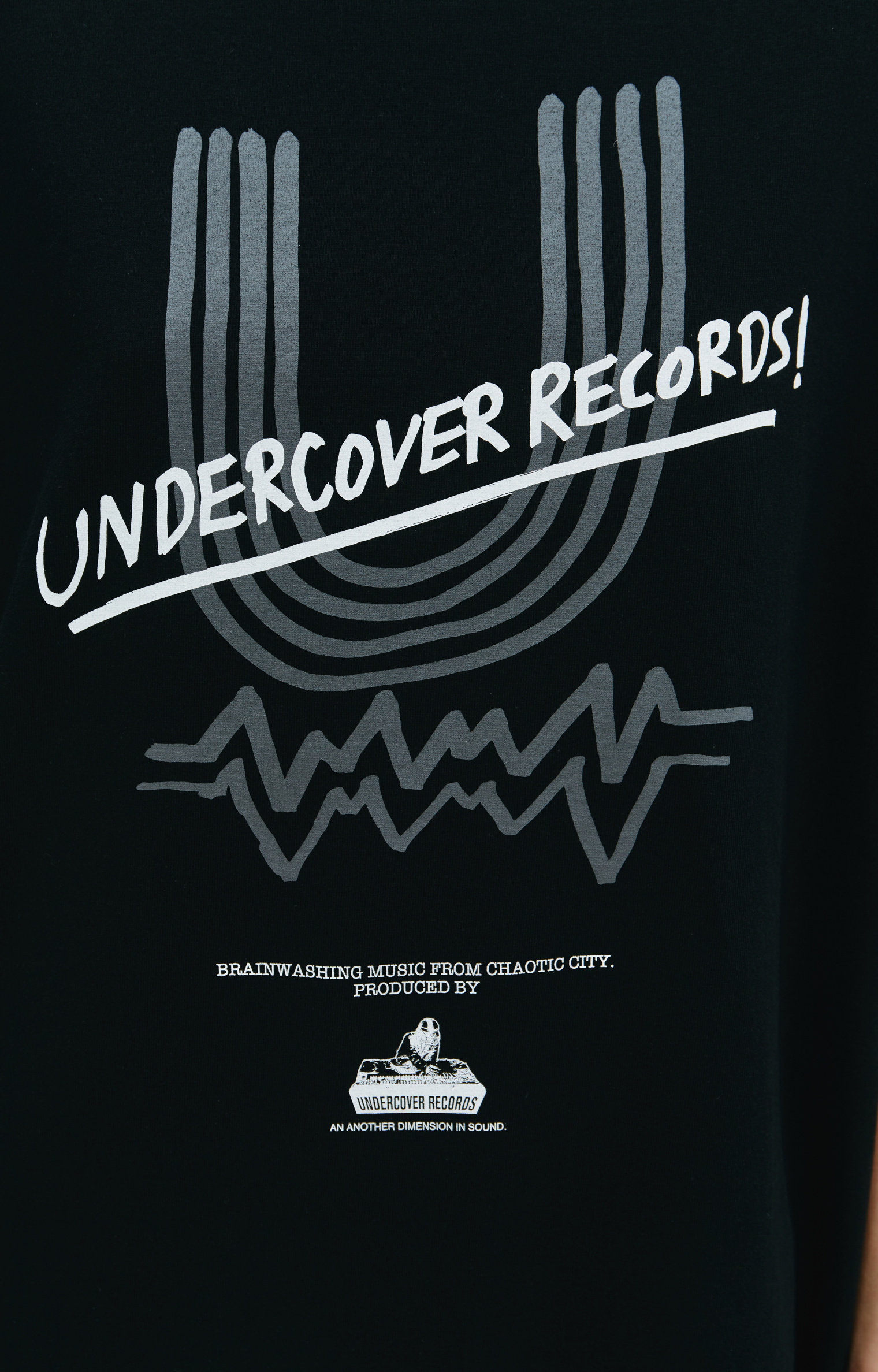 Undercover Черная футболка с принтом Undercover Records
