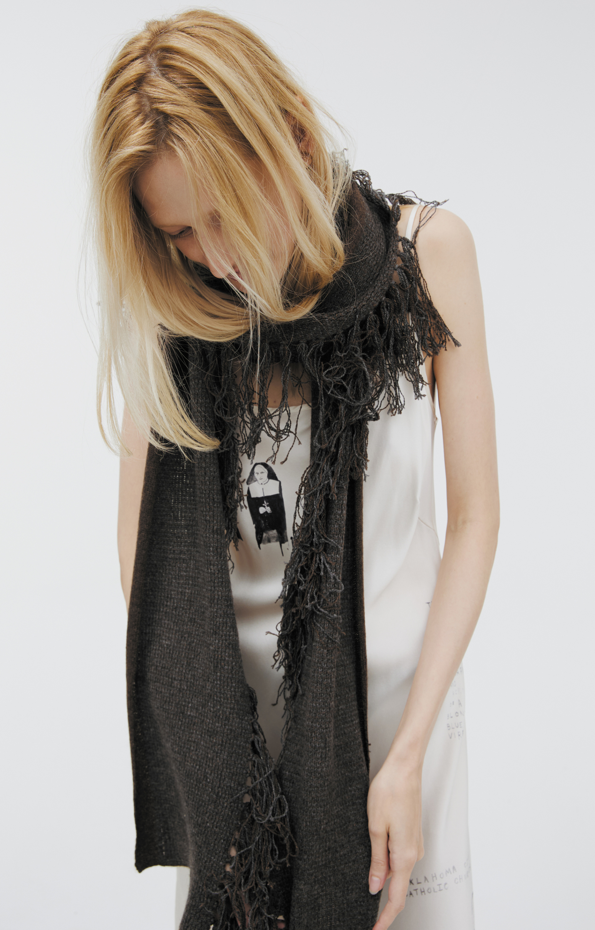 Ziggy Chen Brown scarf with fringe