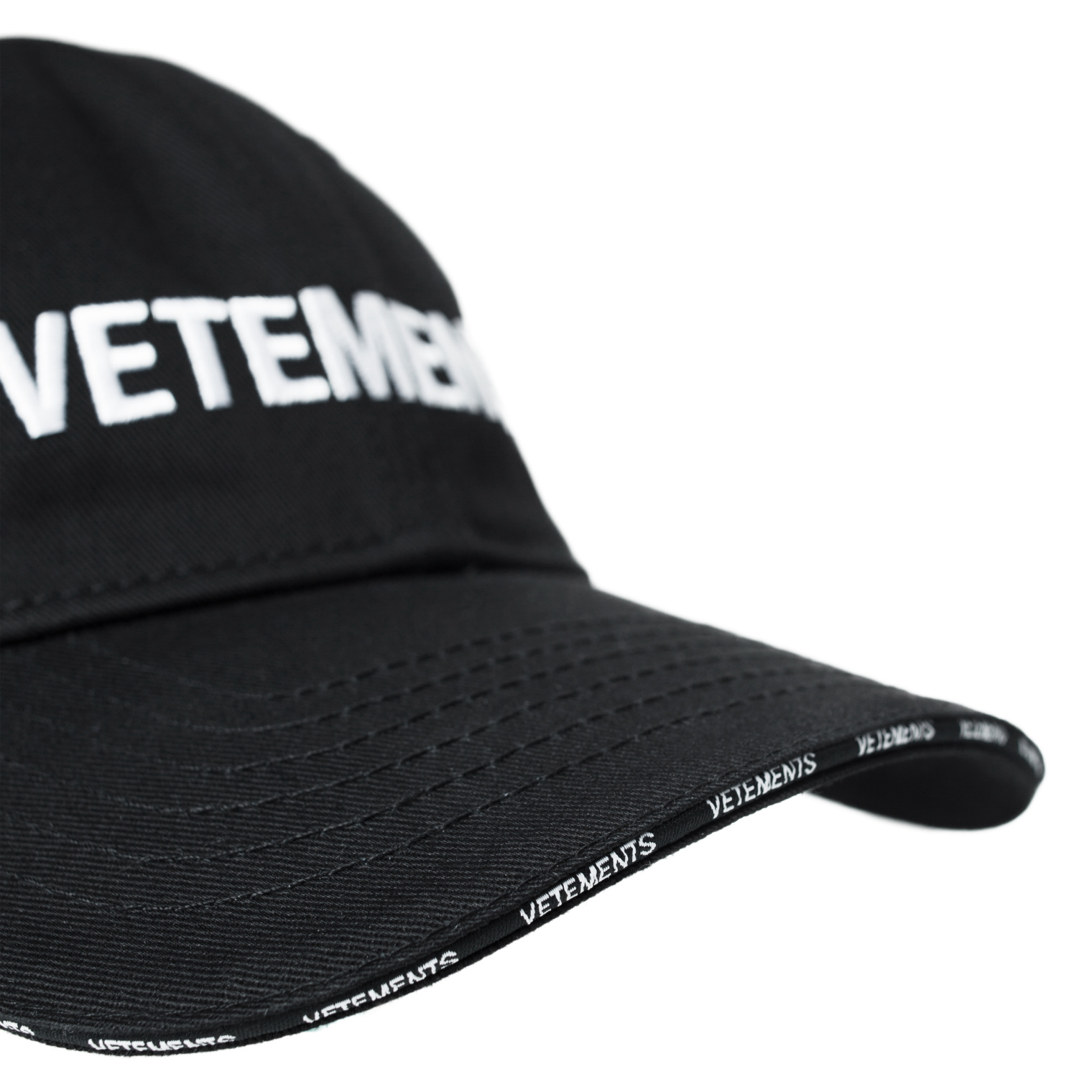 VETEMENTS Embroidered logo cap