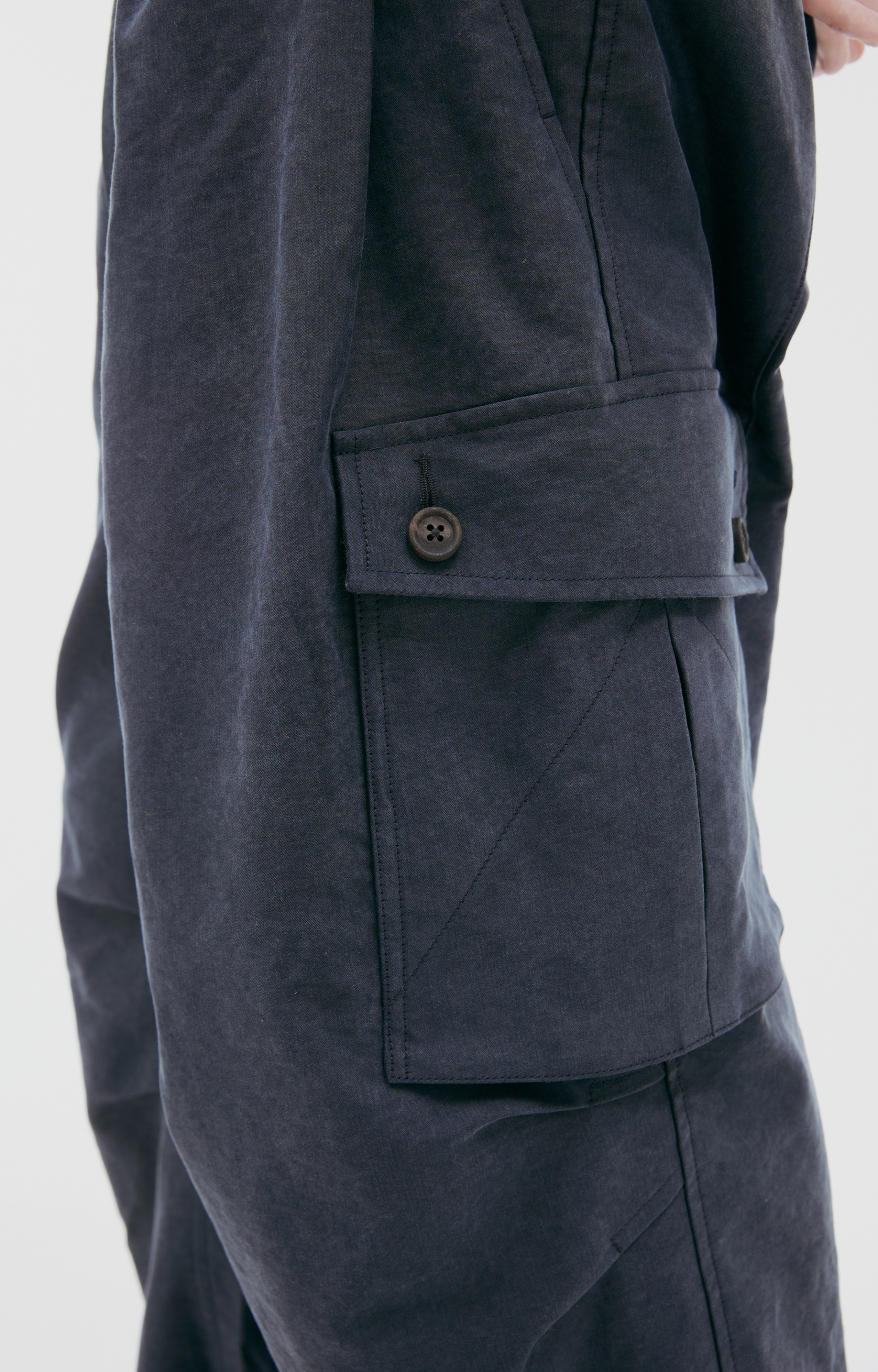 Ziggy Chen Loose fitting cargo trousers dark blue