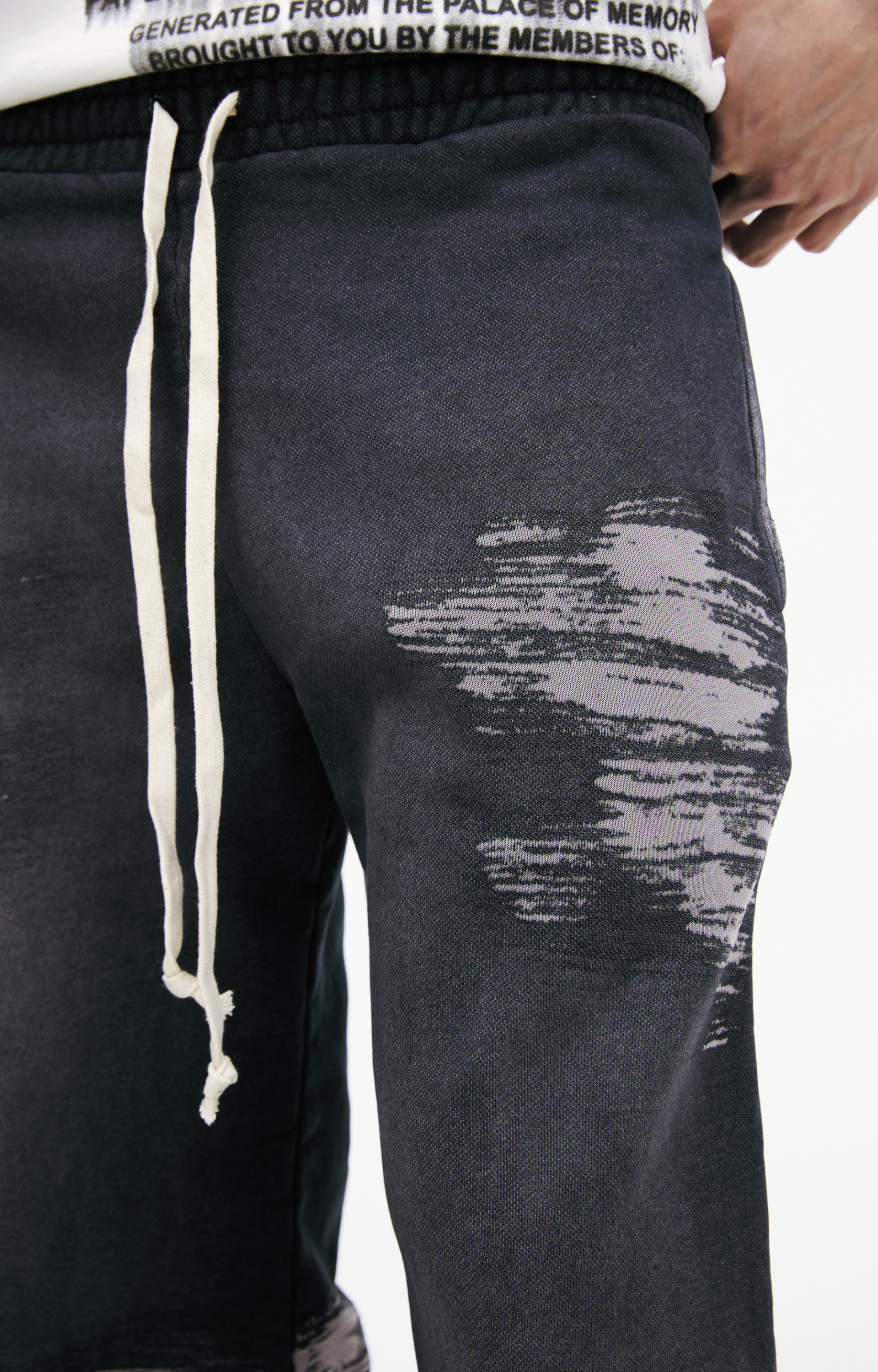 RRR123 Trousers with a distressed look